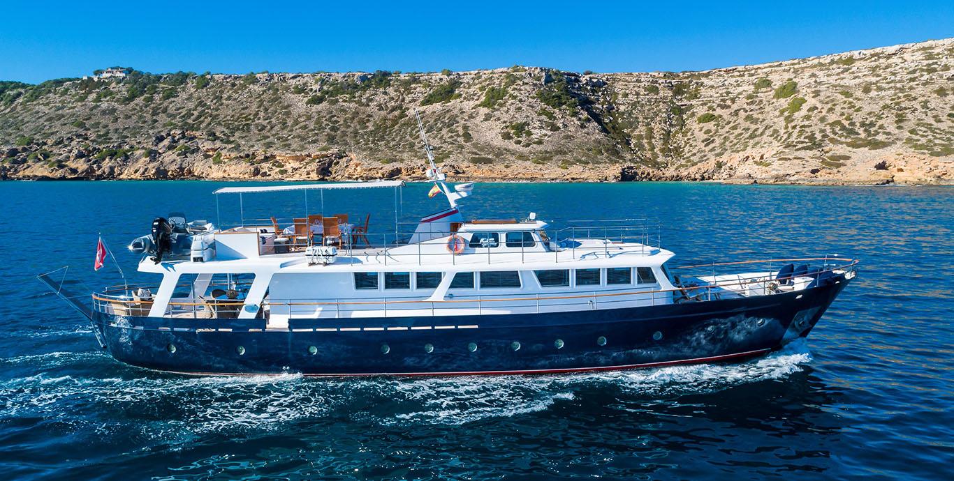 Aboard BLACK PEPPER a 79ft (24.34m) luxury motor yacht , built by LAVAGNA in 1975