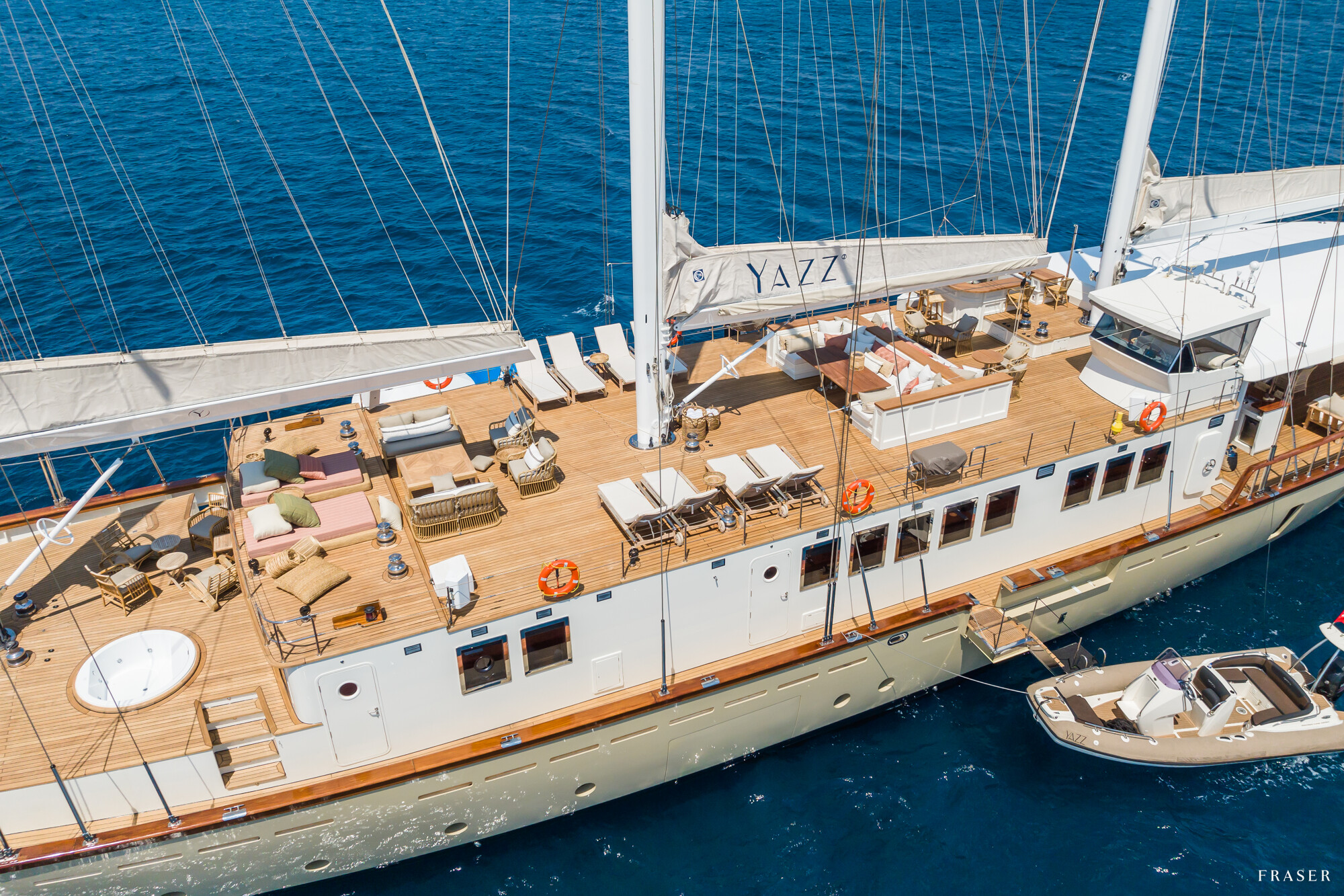 Yazz — exterior