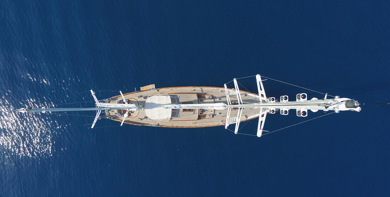 Aboard ILIOS a 89ft (27.3m) luxury sailing yacht , built by SU MARINE YAT SAN. VE TIC. . STI in 2004