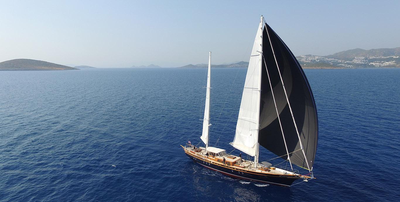 Aboard ILIOS a 89ft (27.3m) luxury sailing yacht , built by SU MARINE YAT SAN. VE TIC. . STI in 2004