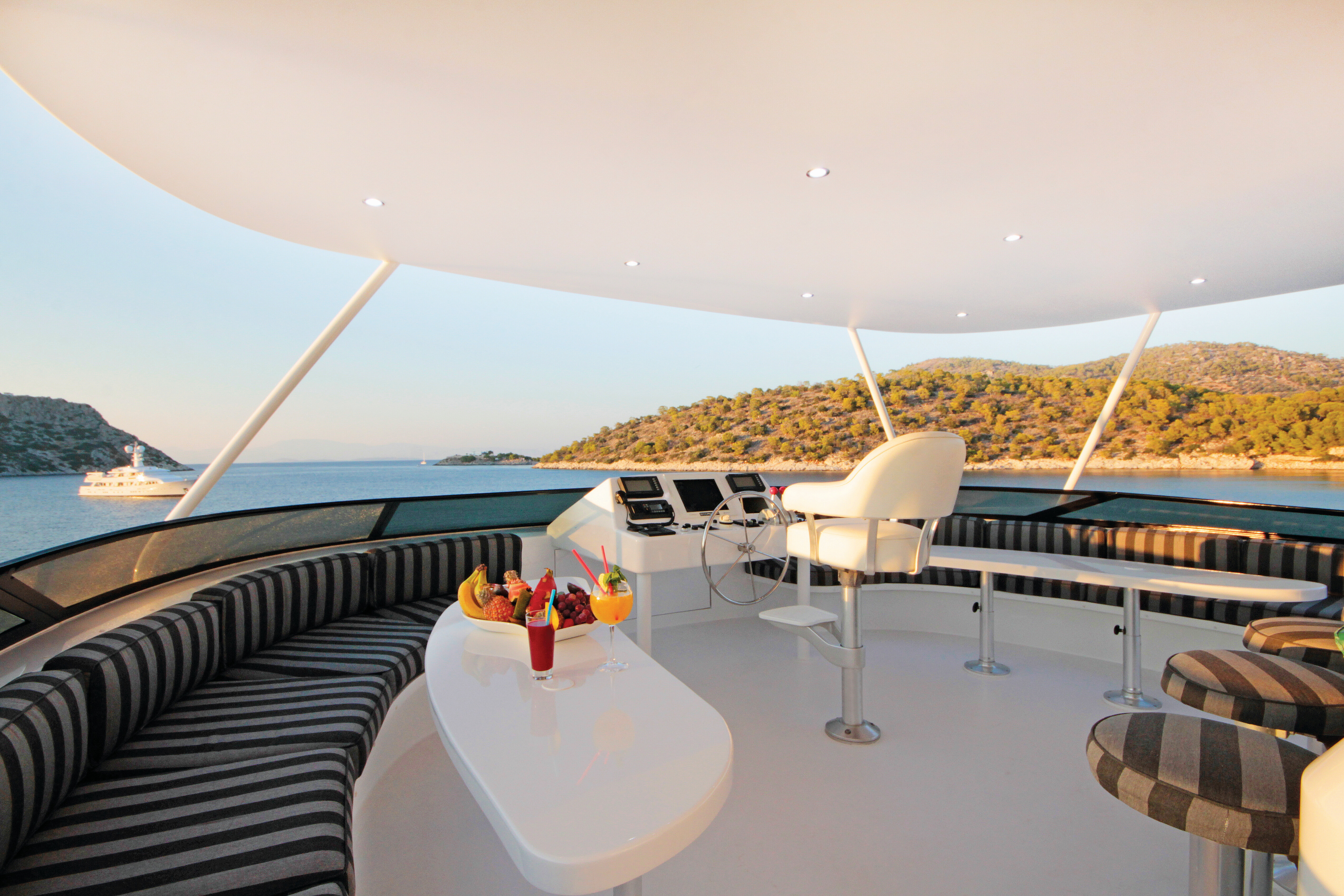Aboard ENDLESS SUMMER a 130ft (39.62m) luxury motor yacht , built by WESTPORT in 2001