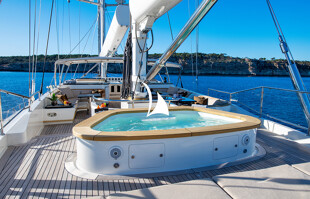 https://media.fraseryachts.com/Yachts/Y8616_MC/images/yachtfolio/asahi-sun-deck-jacuzzi-YPUXihYs.jpg?vh=09a3a2&w=310