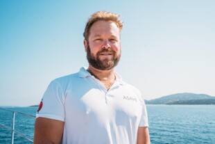 https://media.fraseryachts.com/Yachts/Y8616_MC/images/yachtfolio/crew/235154-QBtICCiK.jpg?vh=9b689d&w=310