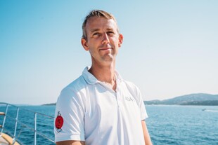 https://media.fraseryachts.com/Yachts/Y8616_MC/images/yachtfolio/crew/235155-wJtiJN3i.jpg?vh=5d72e7&w=310