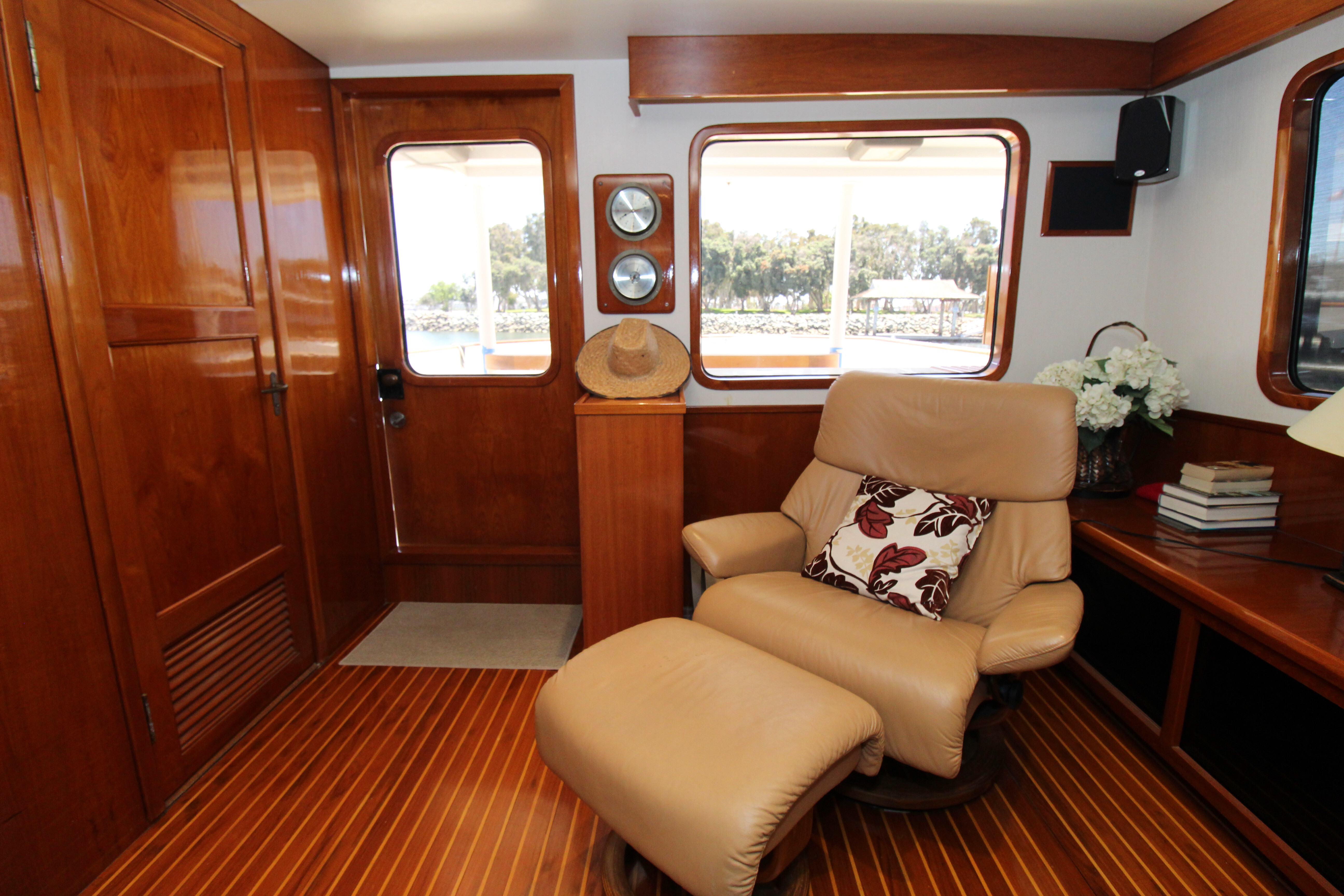 Aboard VIAMORE a 78ft (23.77m) luxury motor yacht for Sale available with Fraser Yachts, built by DEFEVER in 1989