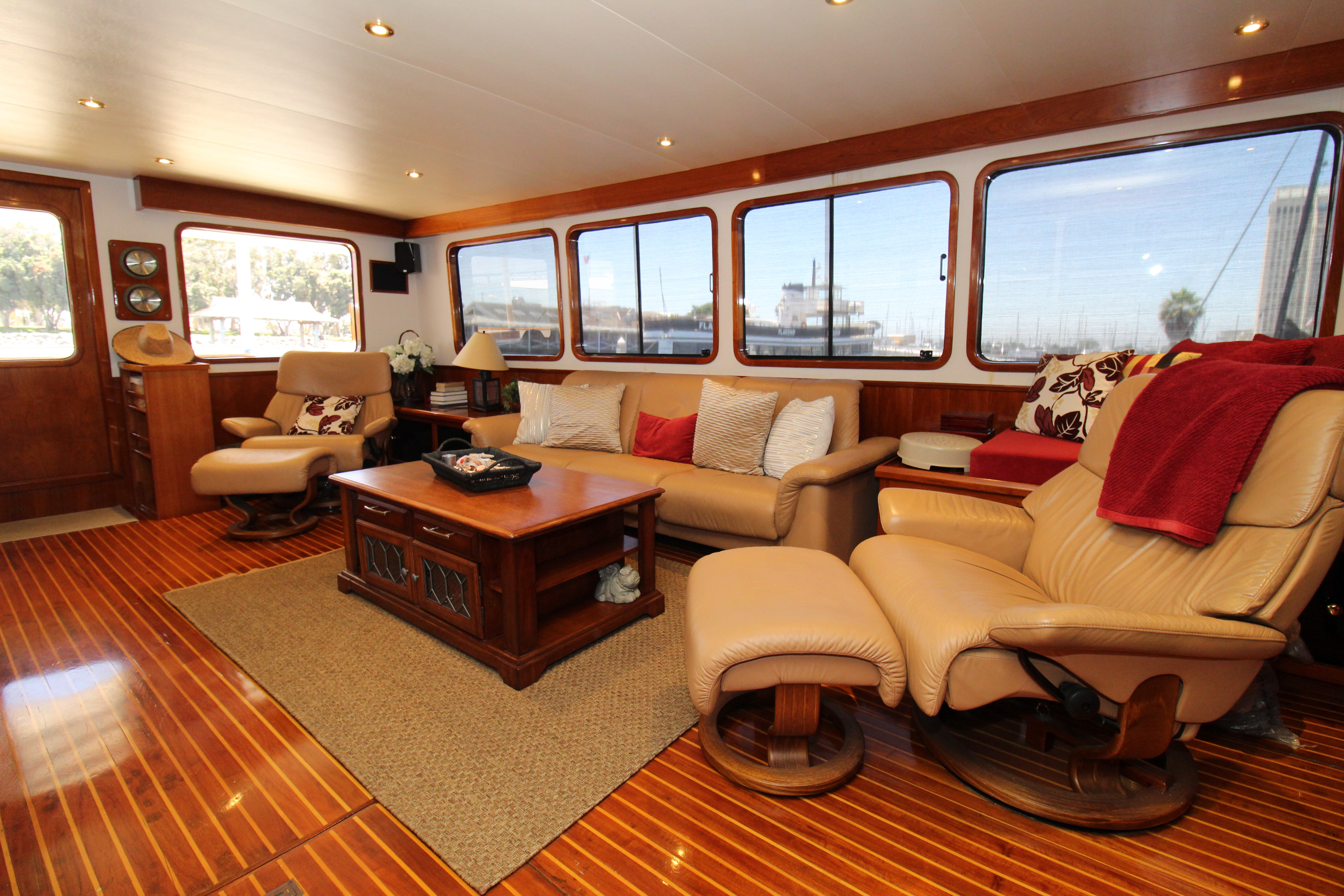 Aboard VIAMORE a 78ft (23.77m) luxury motor yacht for Sale available with Fraser Yachts, built by DEFEVER in 1989