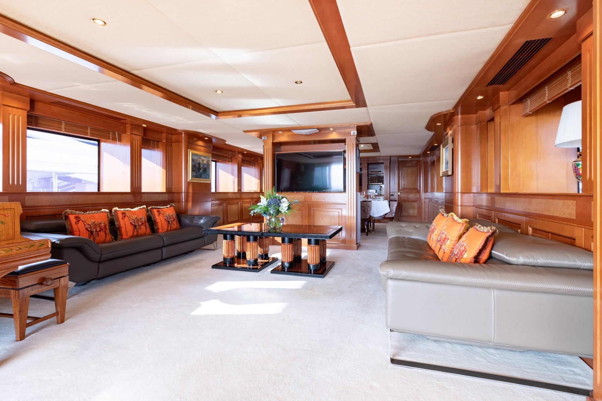 ULYSSES_05_Main Salon_Ulysses-48 (Custom)_LR-5AKx2Bqj.jpg