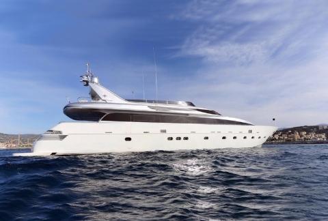 Aboard ANAVI a 118ft (36.09m) luxury motor yacht , built by ADMIRAL YACHTS in 2007