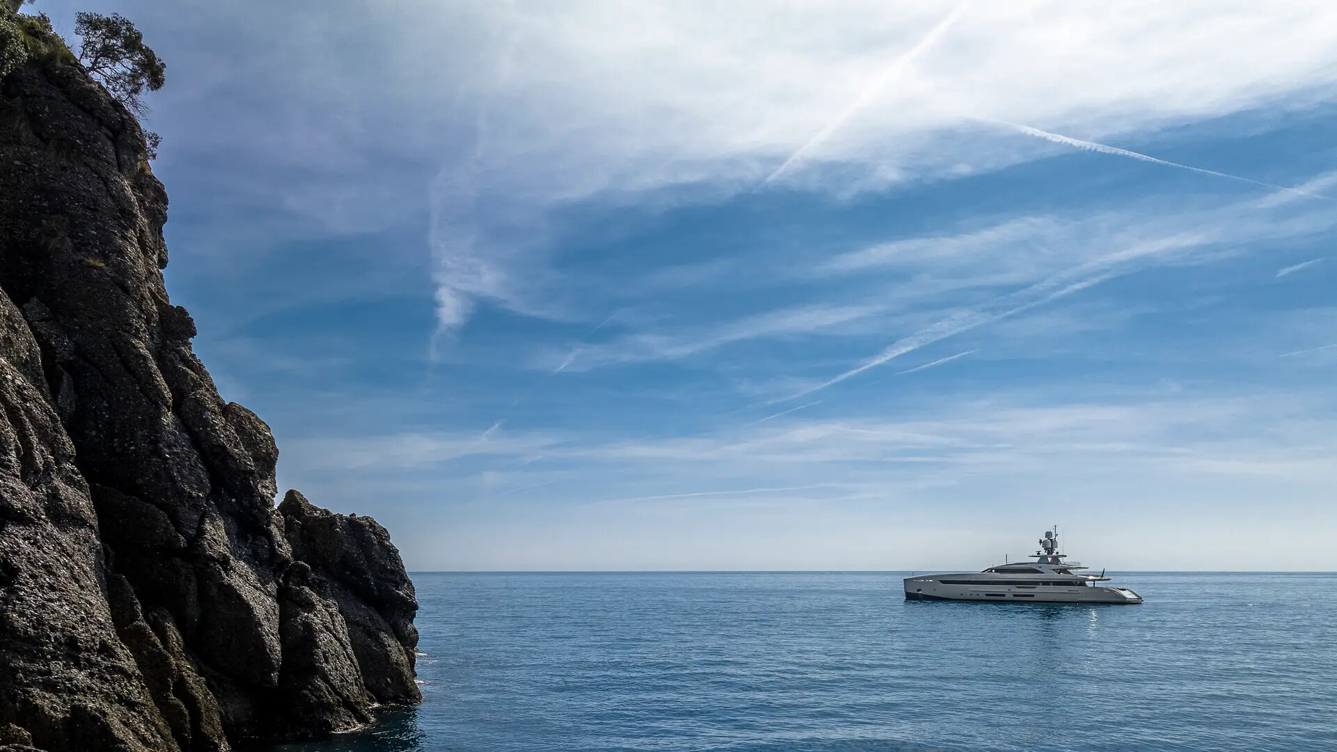 KINDA motor yacht for Sale by Fraser Yachts, built by TANKOA YACHTS