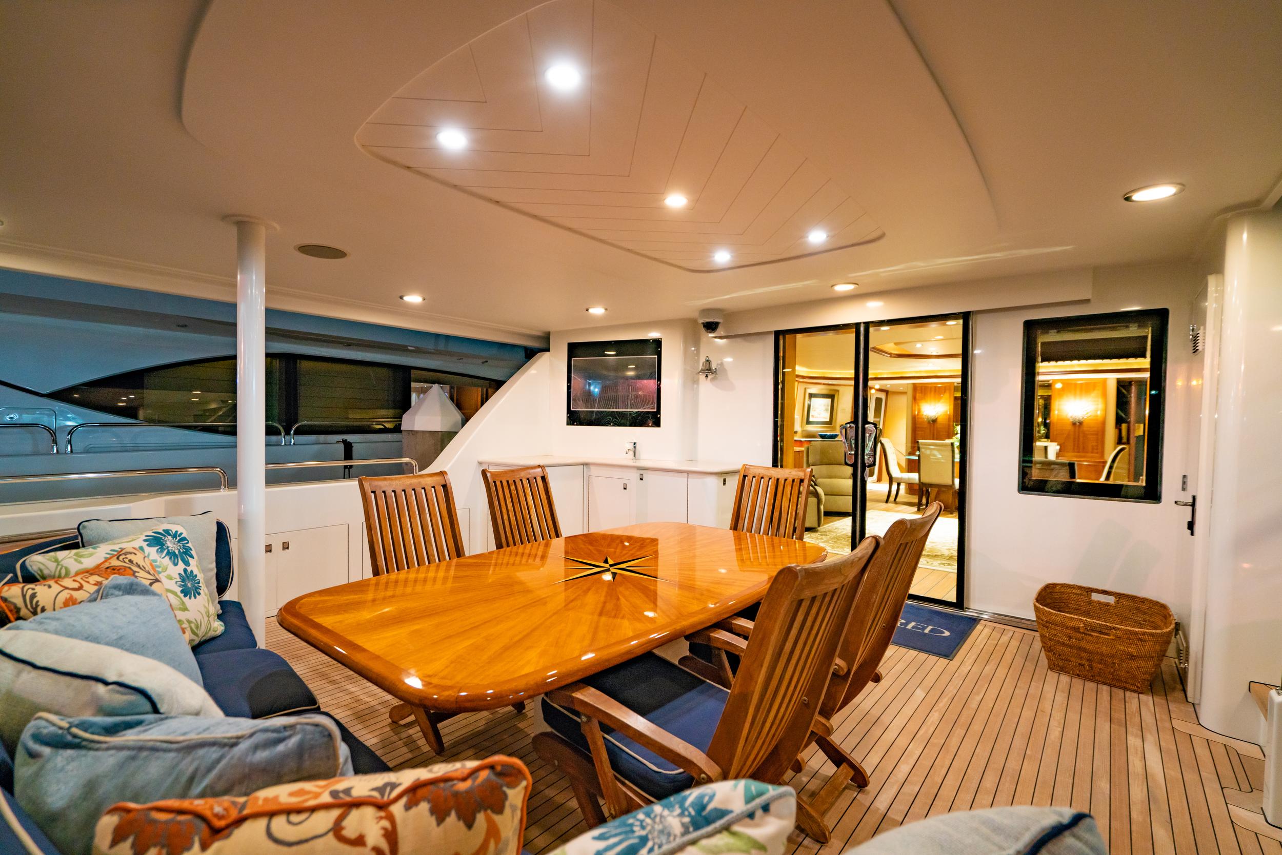 001Aft Deck SNOWBORED 106 Westport-JuOw3NBr.jpg