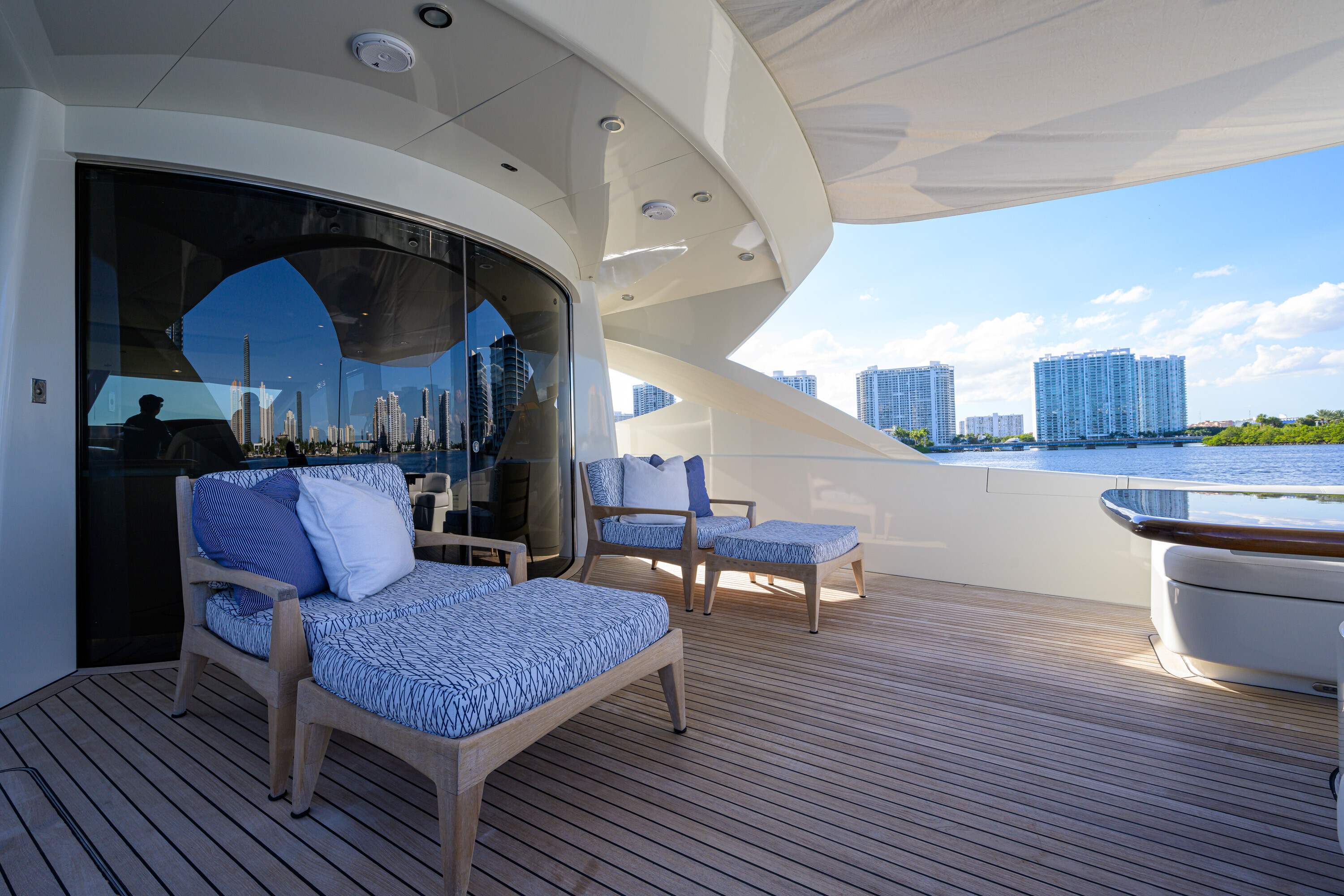 Aboard VIRGINIA SEA a 84ft (25.6m) luxury motor yacht , built by MCMULLEN & WING in 2005
