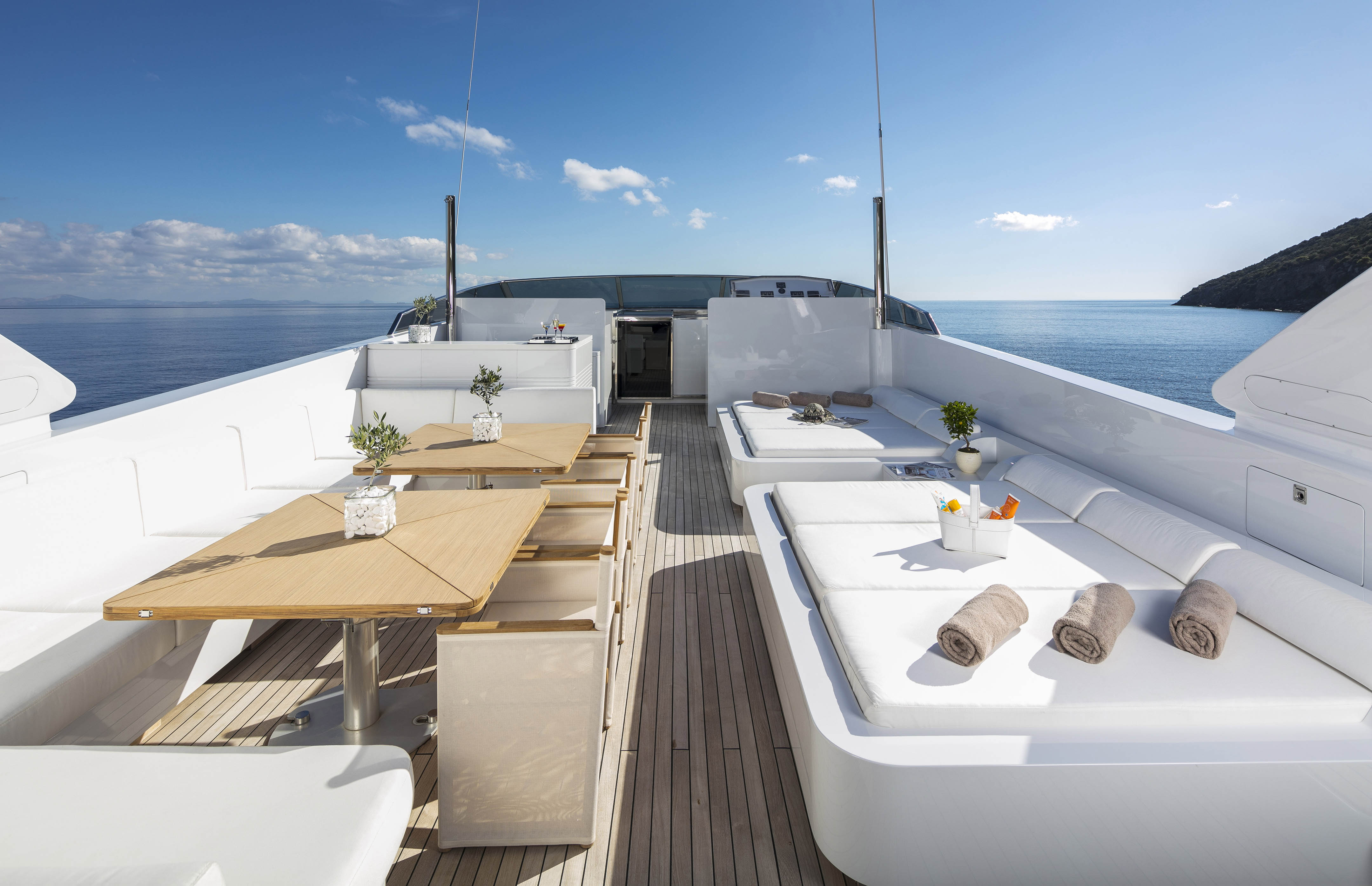 Aboard SOLE DI MARE a 115ft (35.25m) luxury motor yacht for Charter available with Fraser Yachts, built by BAGLIETTO in 2000