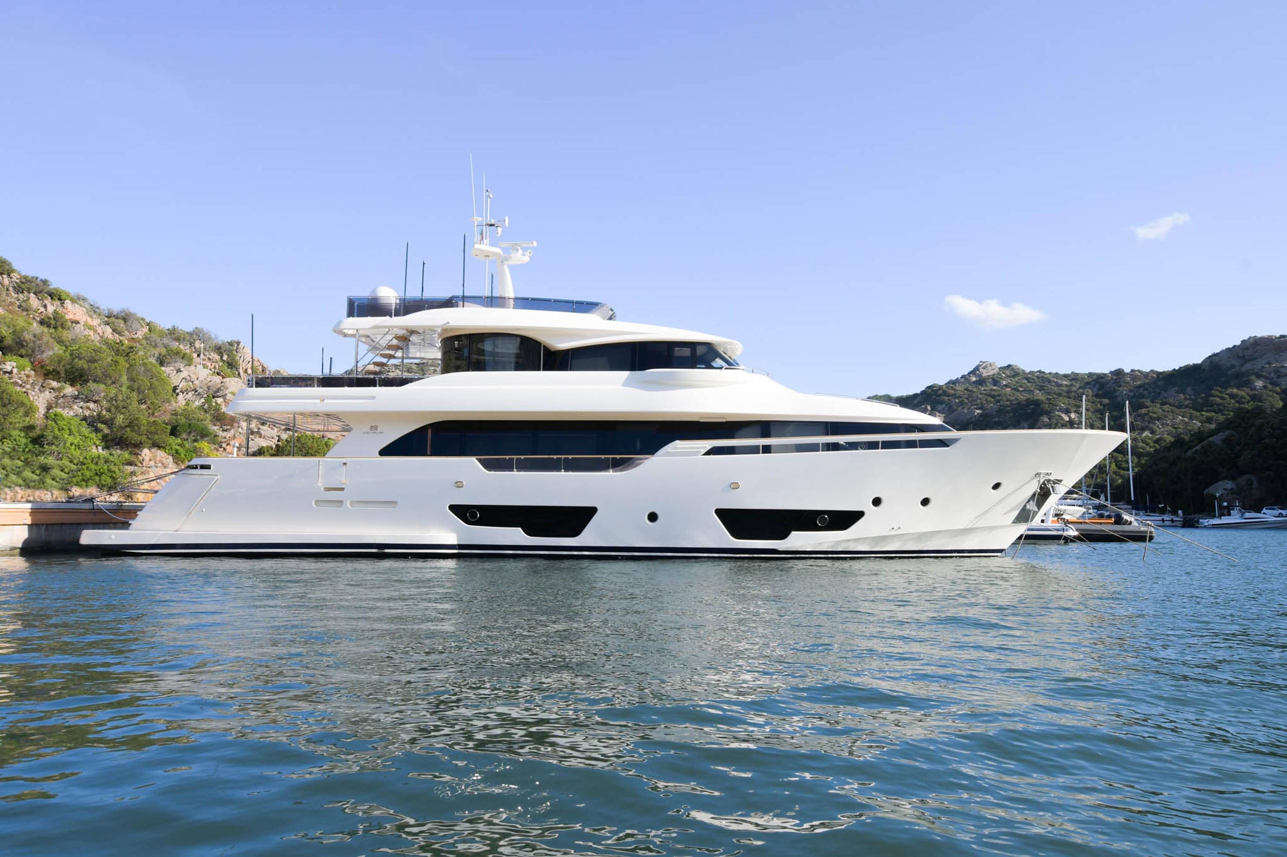 Aboard VICTORIA VIENNA a 92ft (28.31m) luxury motor yacht , built by FERRETTI CUSTOM LINE in 2018