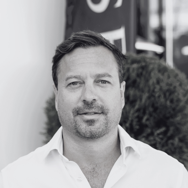 James Bond - Charter Broker - Fraser