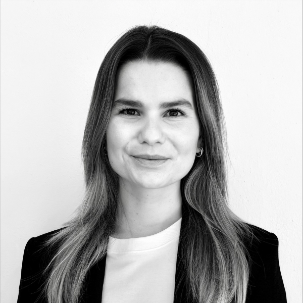 Julia Bandell - Crewing Consultant - Fraser