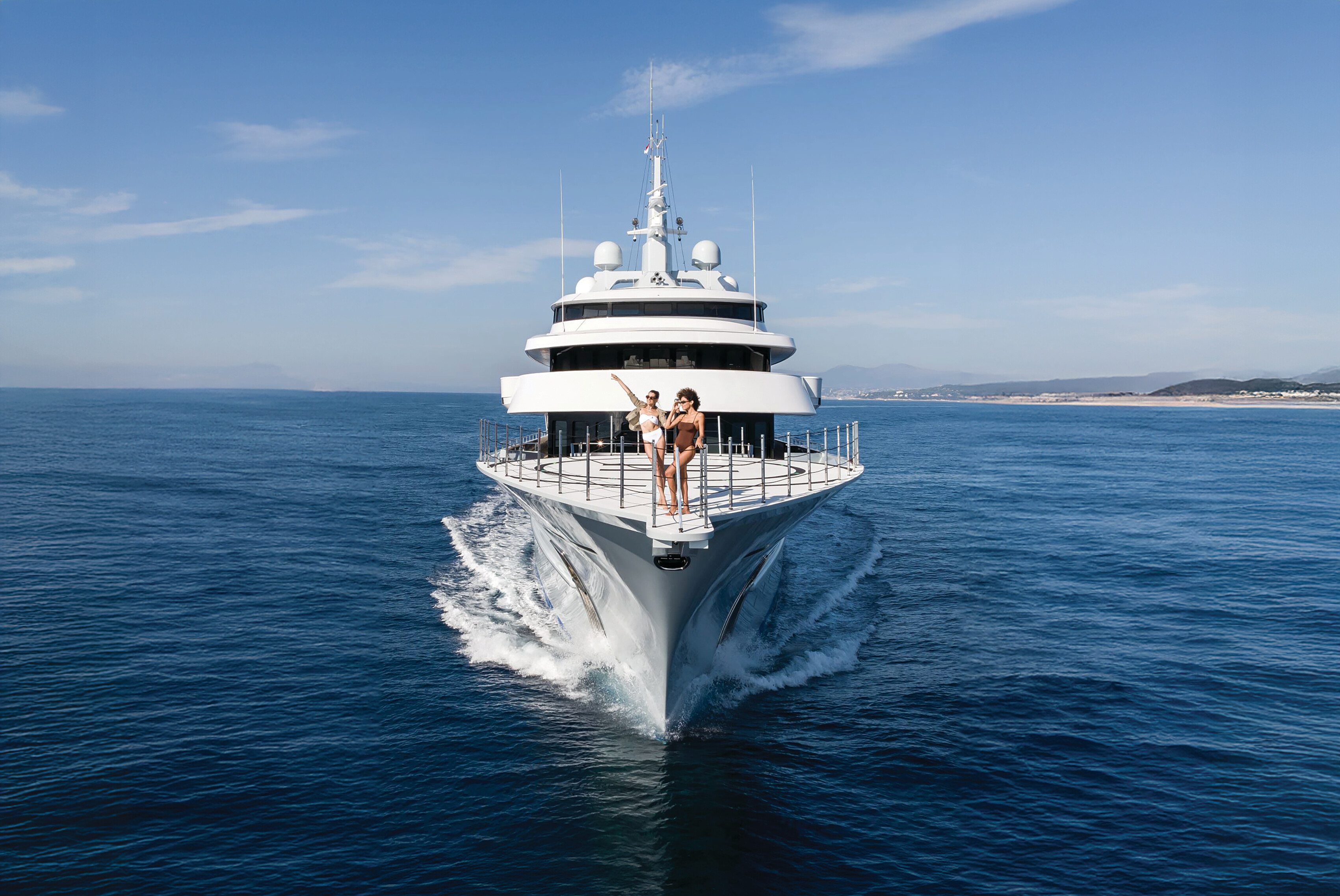 VICTORIOUS-onboard-women-00_fraseryachts_EDIT Website Header-r8T1ZFIQ.jpg