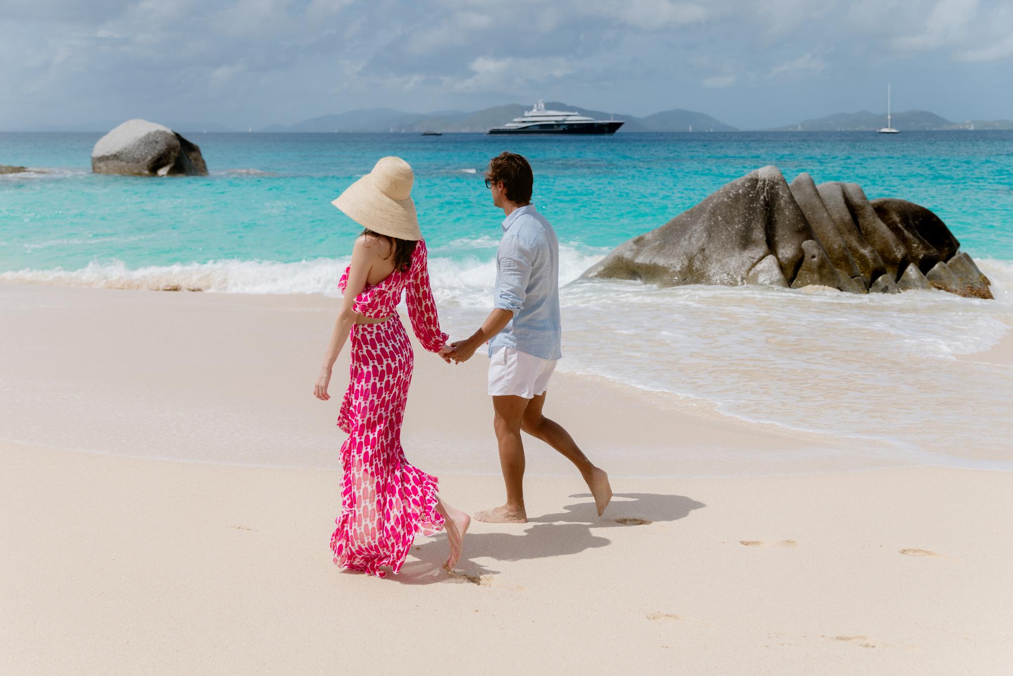 lifestyle-carinthiavii-beach-set-up-couple_fraseryachts-2XUQF6hd.jpg