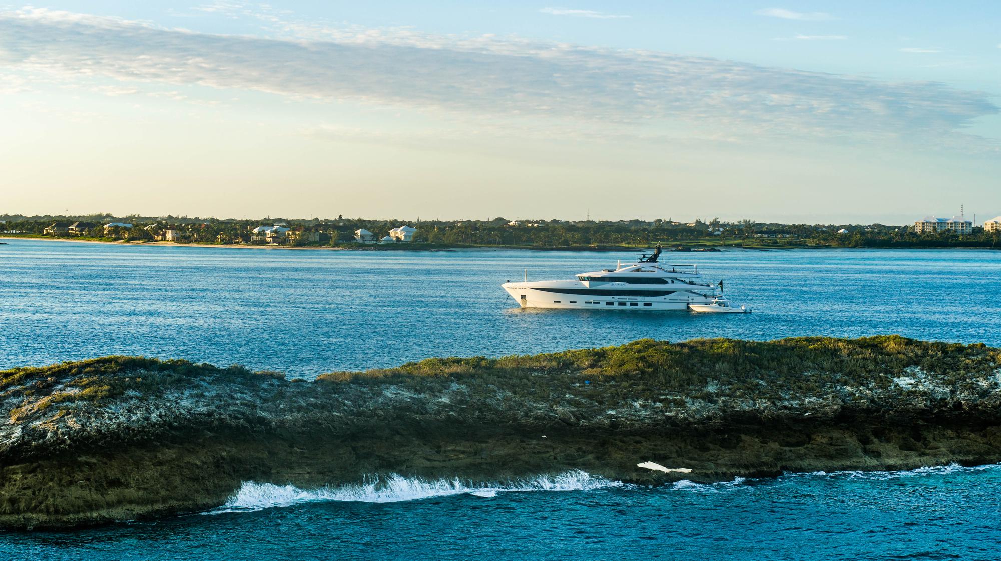 babas-lifestyle-exterior-1_fraseryachts-VIR0MvHq.jpg