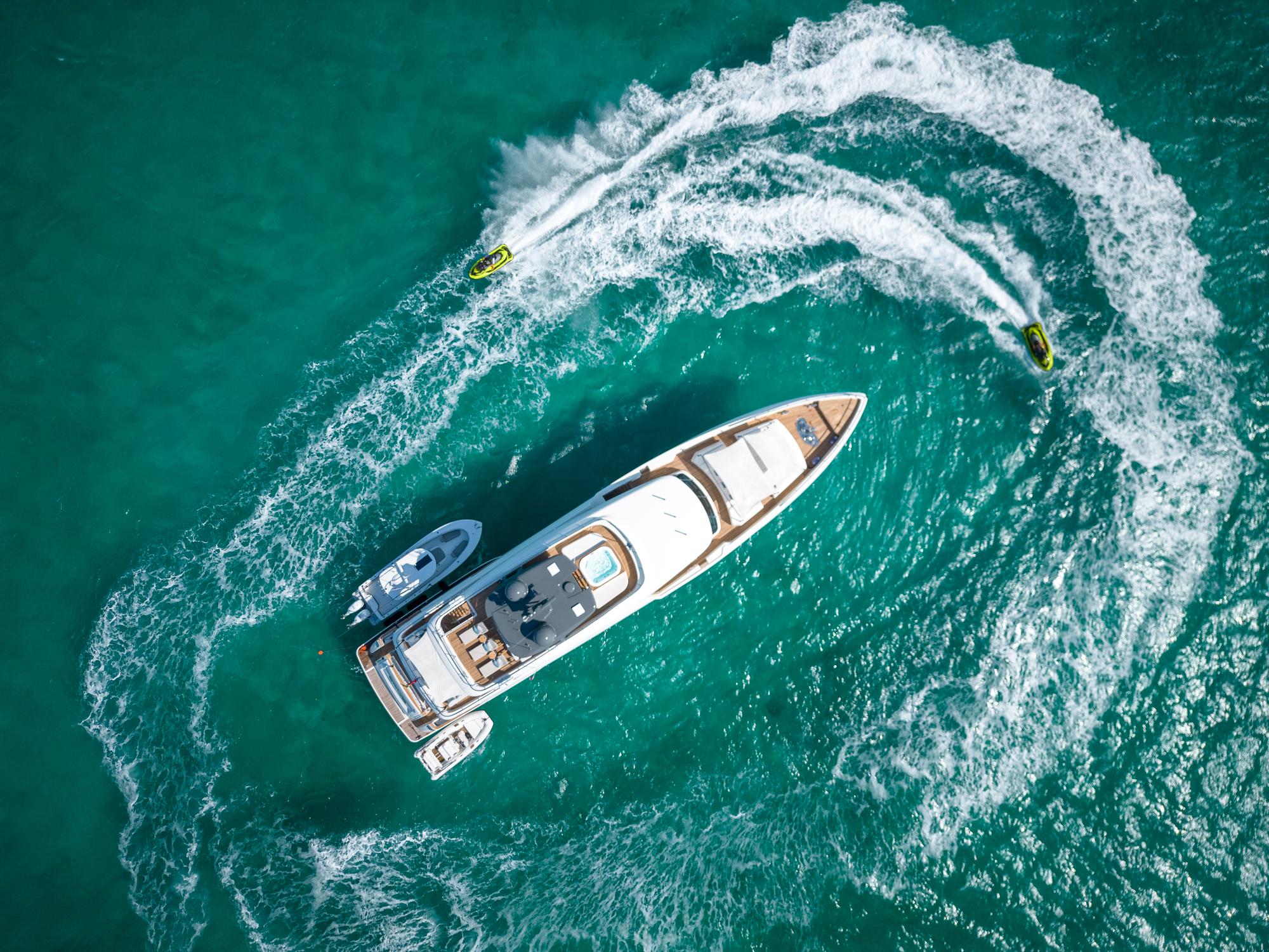 eros-lifestyle-exterior-1_fraseryachts-9g8SxEqN.jpg