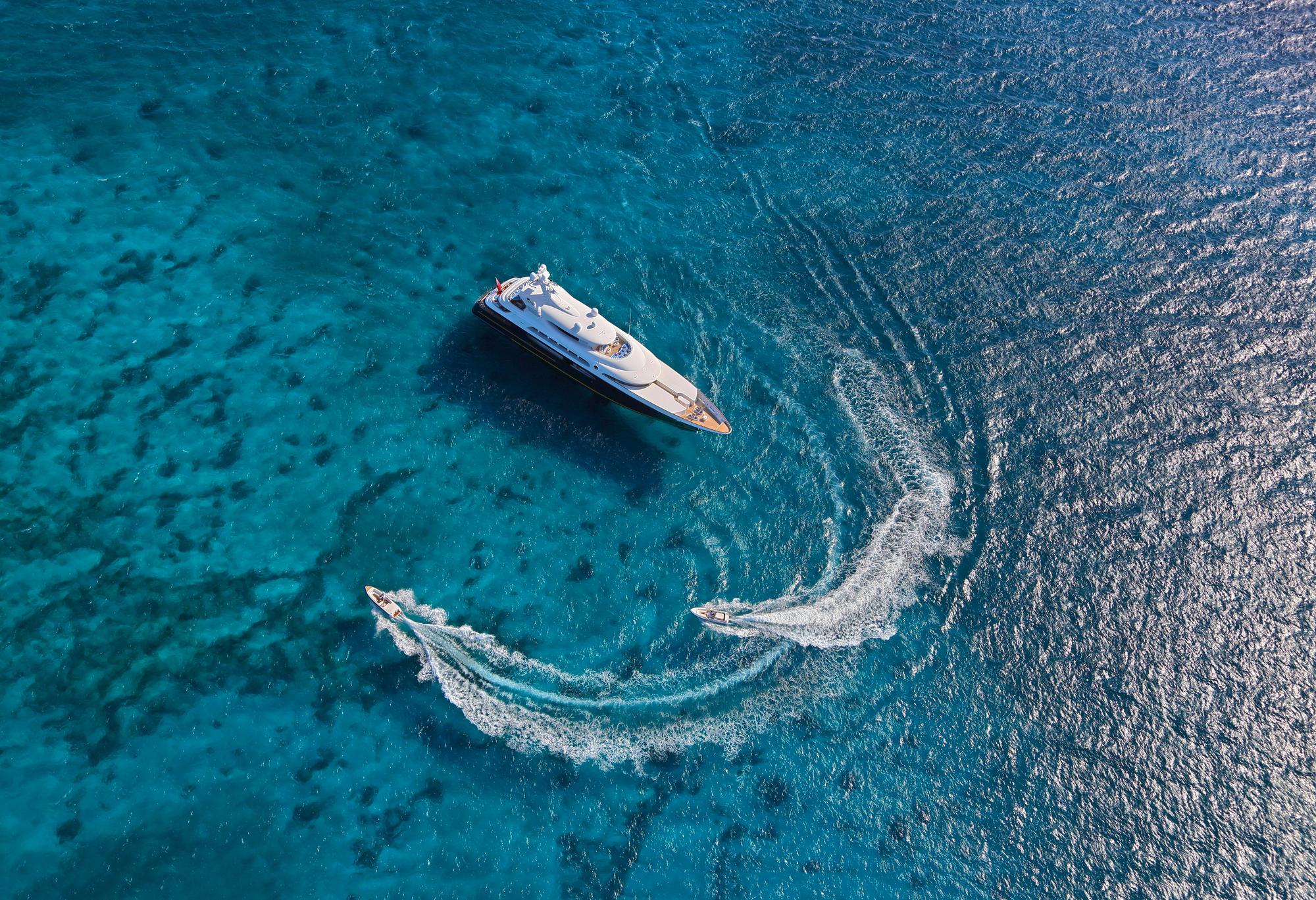 lifestyle-exterior-caribbean-aerial_fraseryachts-BkjNLVK9.jpg