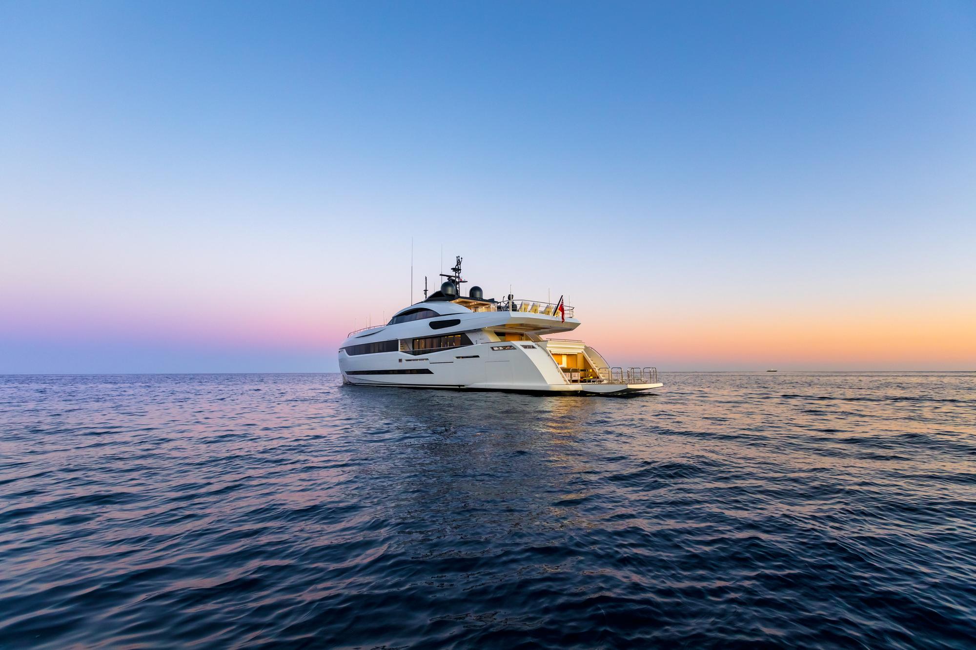 odyssea-lifestyle-exterior-sunset_fraseryachts-FBPscc6w.jpg