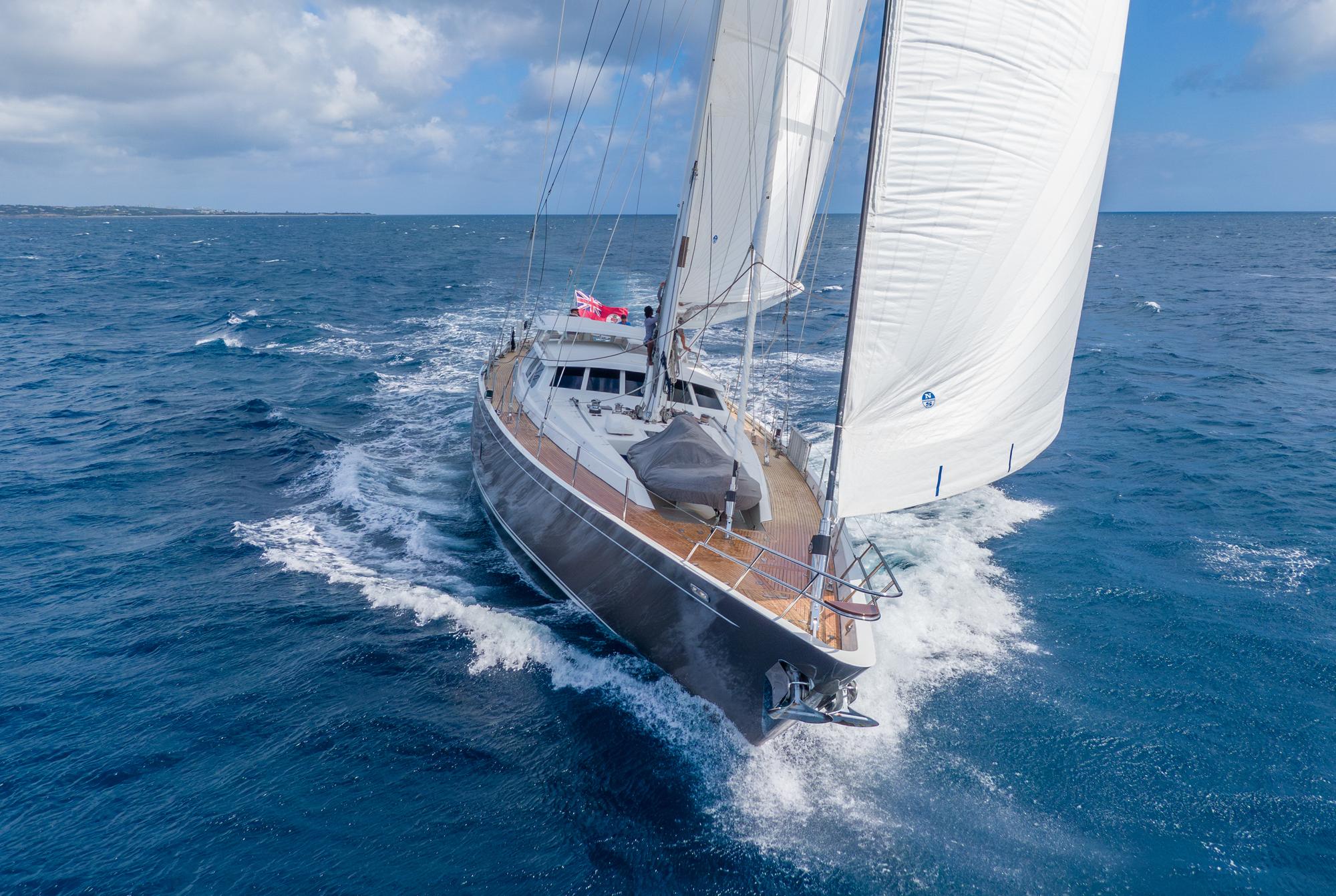 vagabond-lifestyle-sailing-front-view-at-sea_fraseryachts-4WVG4FBQ.jpg