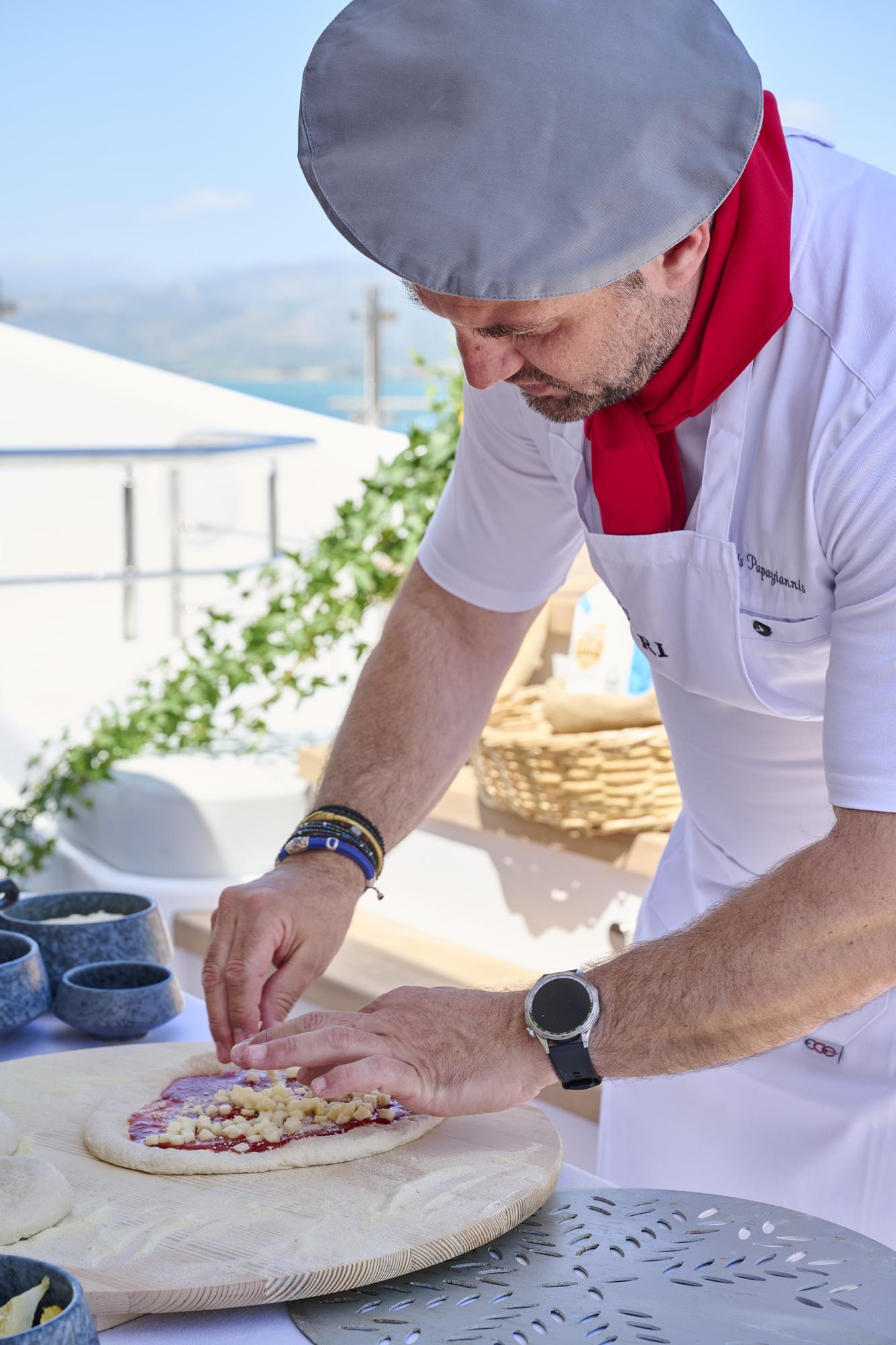 opari-lifestyle-crew-chef-pizza-masterclass-1_fraseryachts-ZNdzYDsA.jpg
