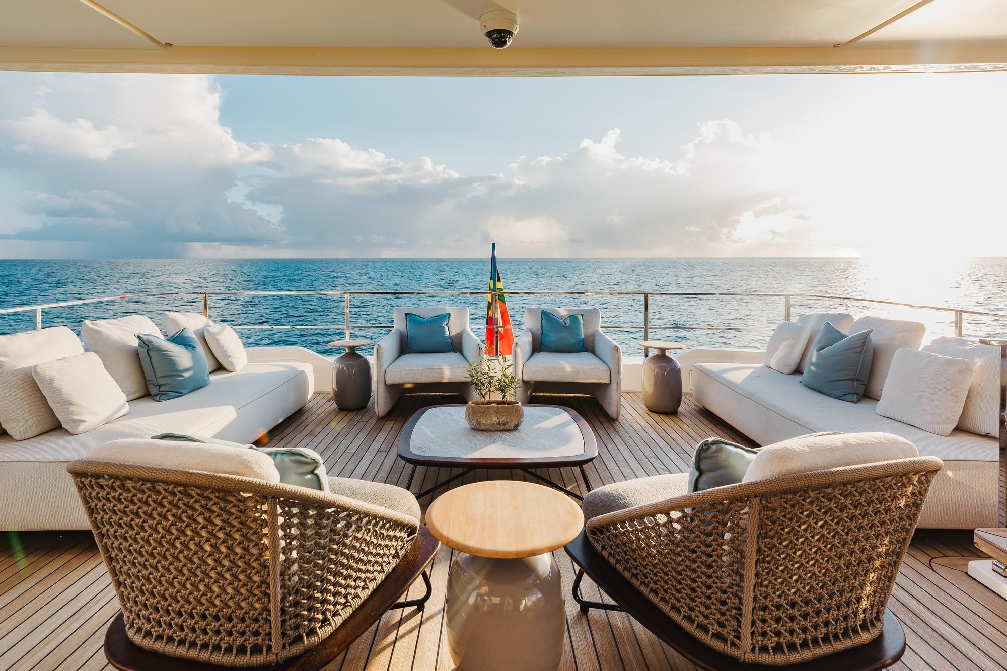 eros-lifestyle-onboard-deck_fraseryachts-oQt5u7ZF.jpg