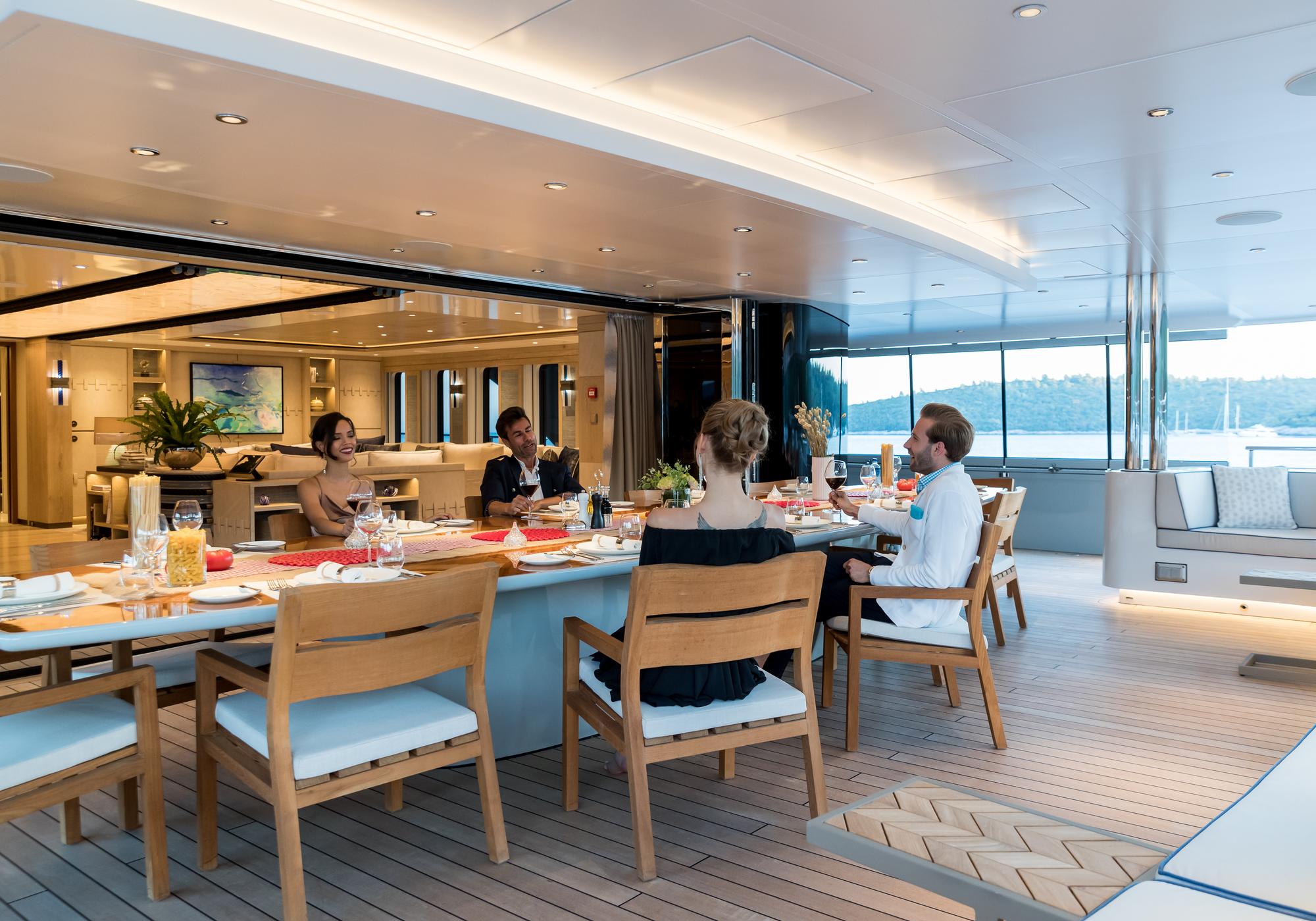 victorious-lifestyle-onboard-lunch-table-setting_fraseryachts-sxRbwySN.jpg