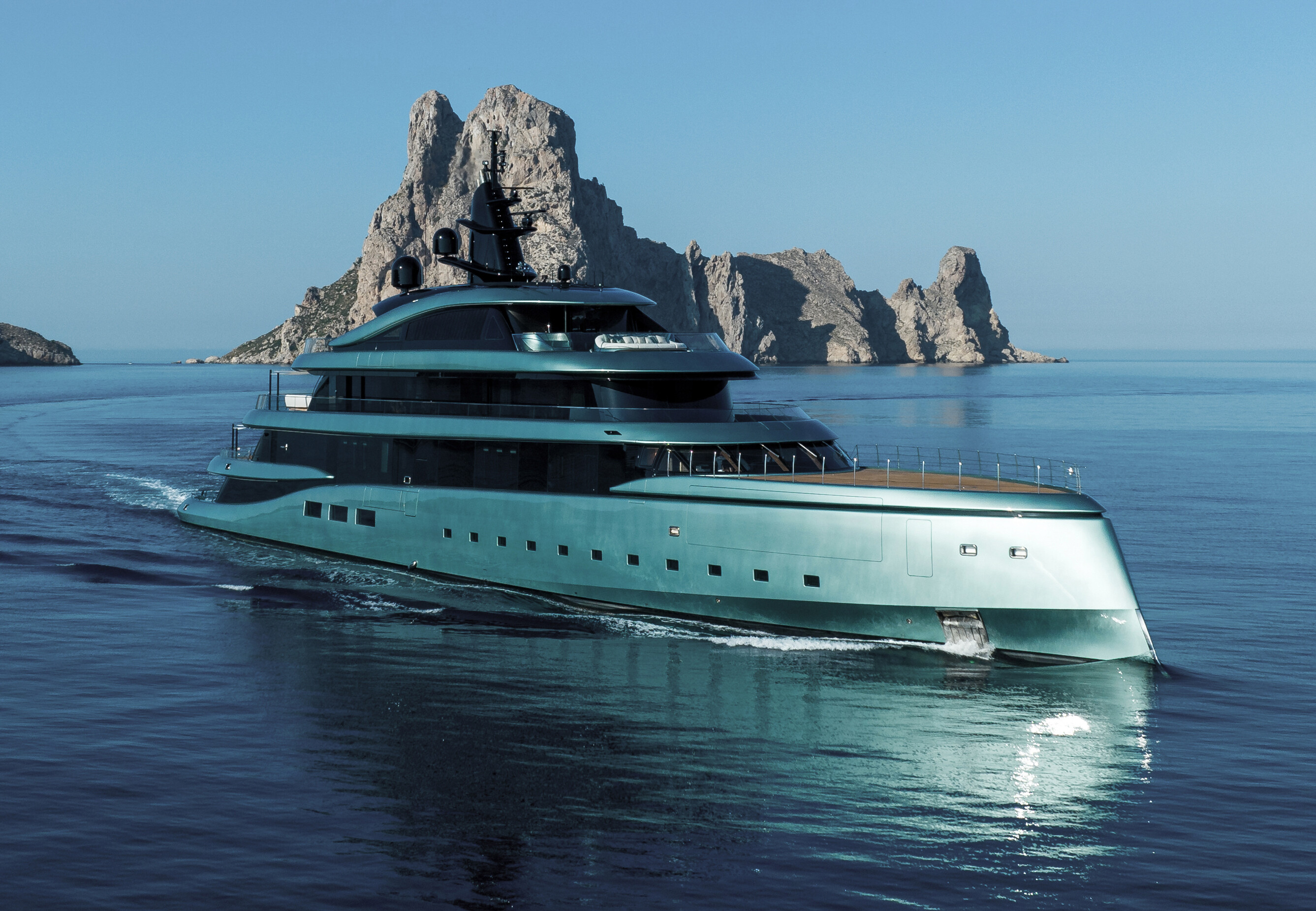 Luxurious superyacht KENSHŌ yacht docked at ADMIRAL Shipyard, featuring advanced design and superior craftsmanship. | KENSHŌ yacht, ADMIRAL Shipyard, luxury yachts, yacht design, shipbuilding | Fraser Yachts