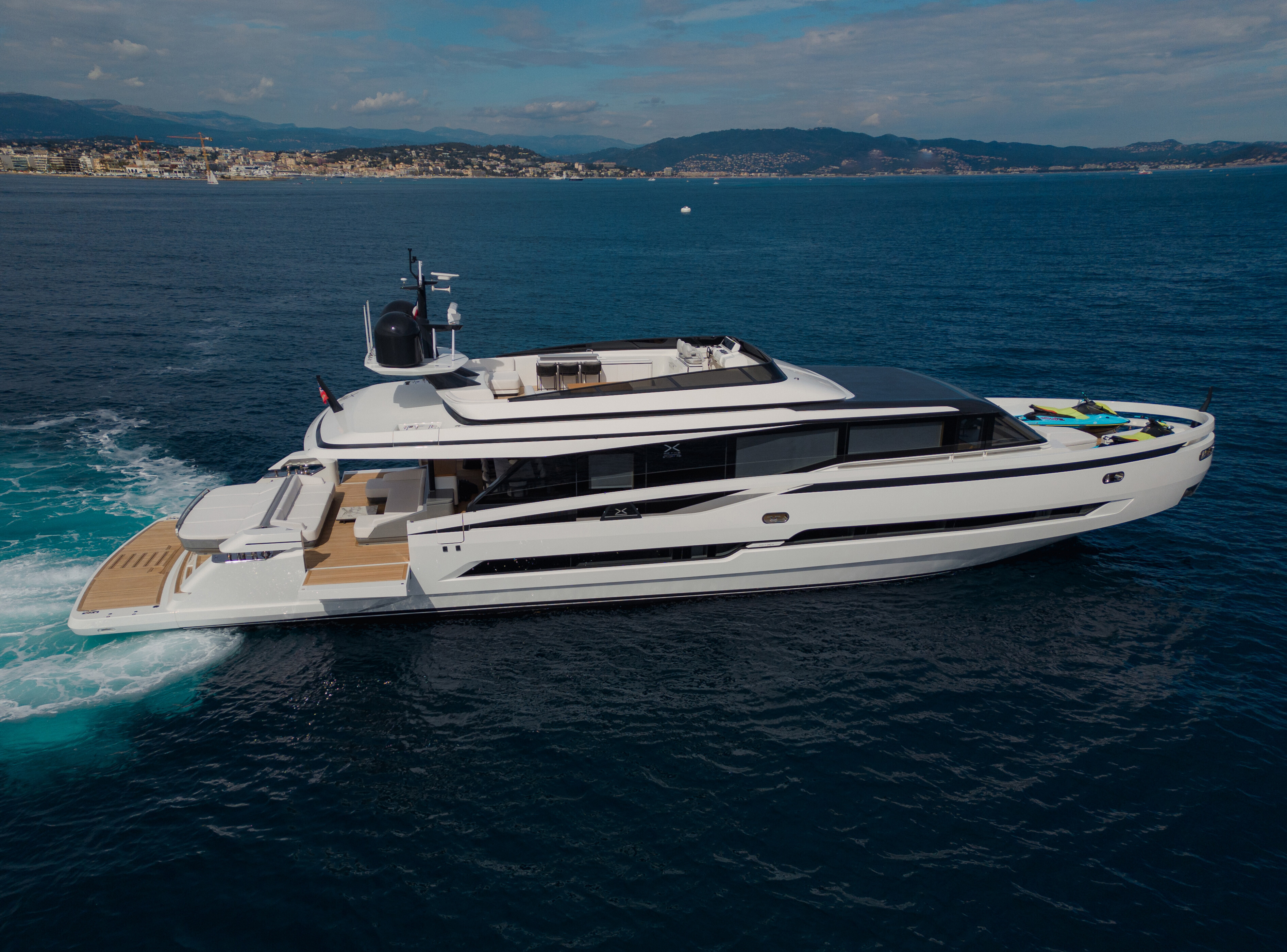 Side view of the EXTRA Shipyard's FAST model, emphasizing its streamlined, modern design and high-speed capabilities. | EXTRA Shipyard, FAST yacht, modern design, high-speed yacht, luxury | Fraser Yachts