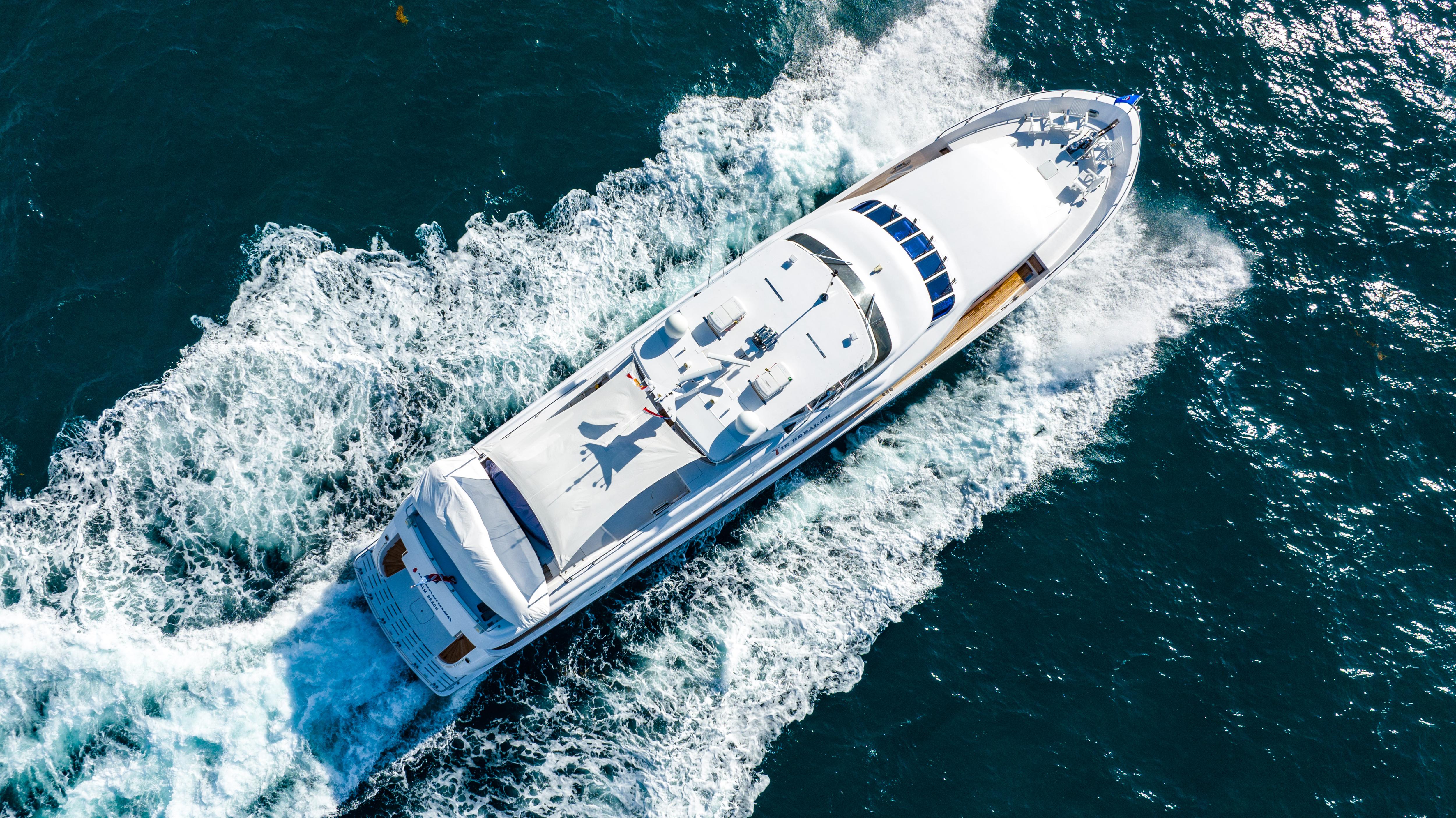 The Hatteras Shipyard presents the TIE BREAKER yacht, a stunning example of luxury and performance. | Hatteras, TIE BREAKER, yacht, luxury, performance | Fraser Yachts