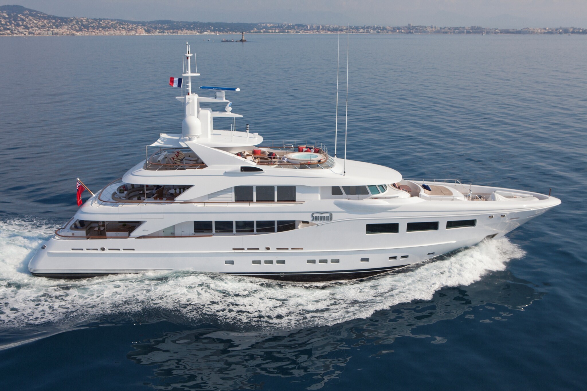 The luxury yacht SNOWBIRD, crafted by Royal Hakvoort Shipyard, showcases a stunning design and luxurious features for an exceptional cruising experience. | luxury yacht, Royal Hakvoort Shipyard, SNOWBIRD, stunning design, luxurious features | Fraser Yachts