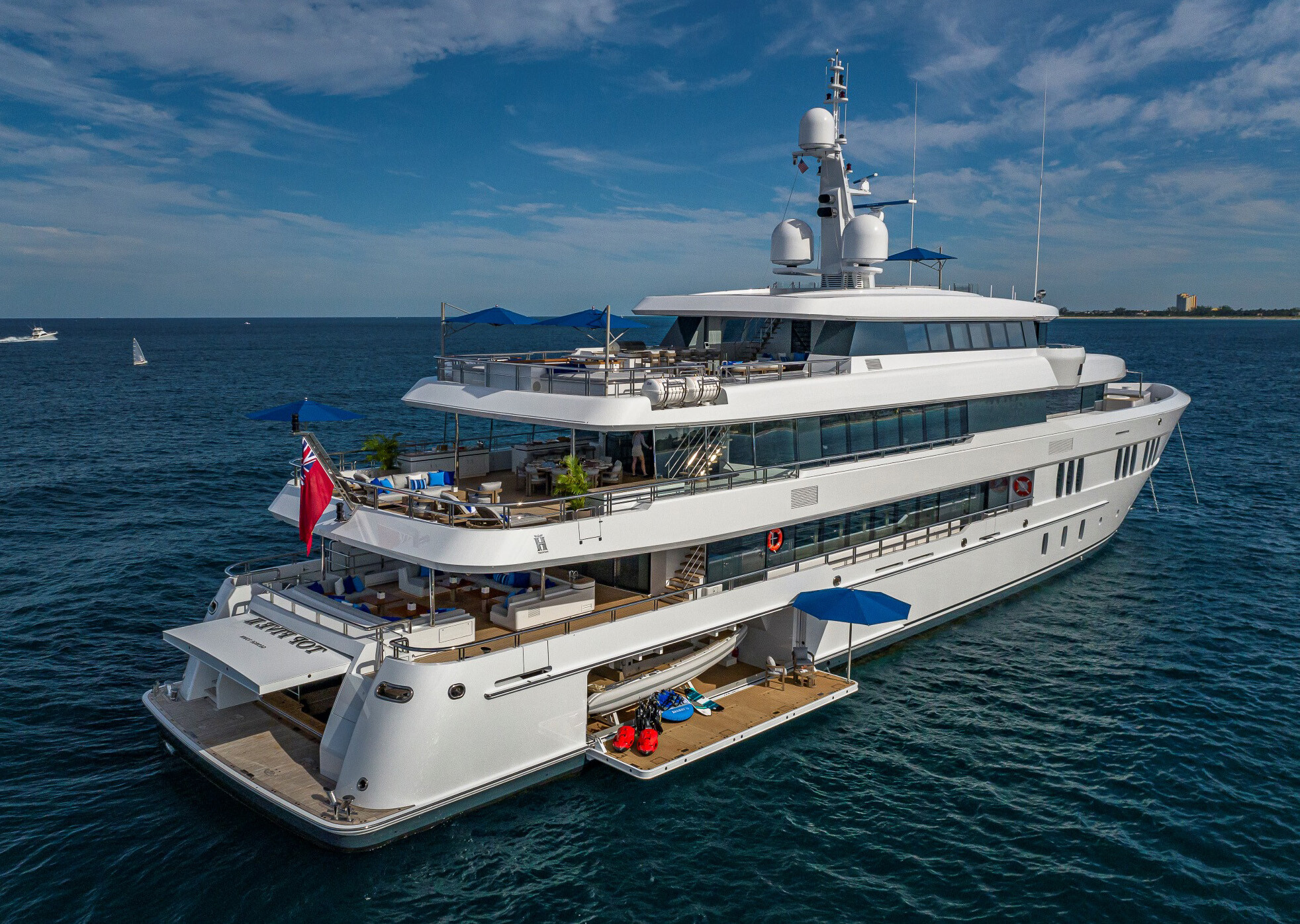 The luxury yacht TOP FIVE II, built by Royal Hakvoort Shipyard, features a modern design and exquisite craftsmanship for a remarkable yachting experience. | luxury yacht, Royal Hakvoort Shipyard, TOP FIVE II, modern design, exquisite craftsmanship | Fraser Yachts