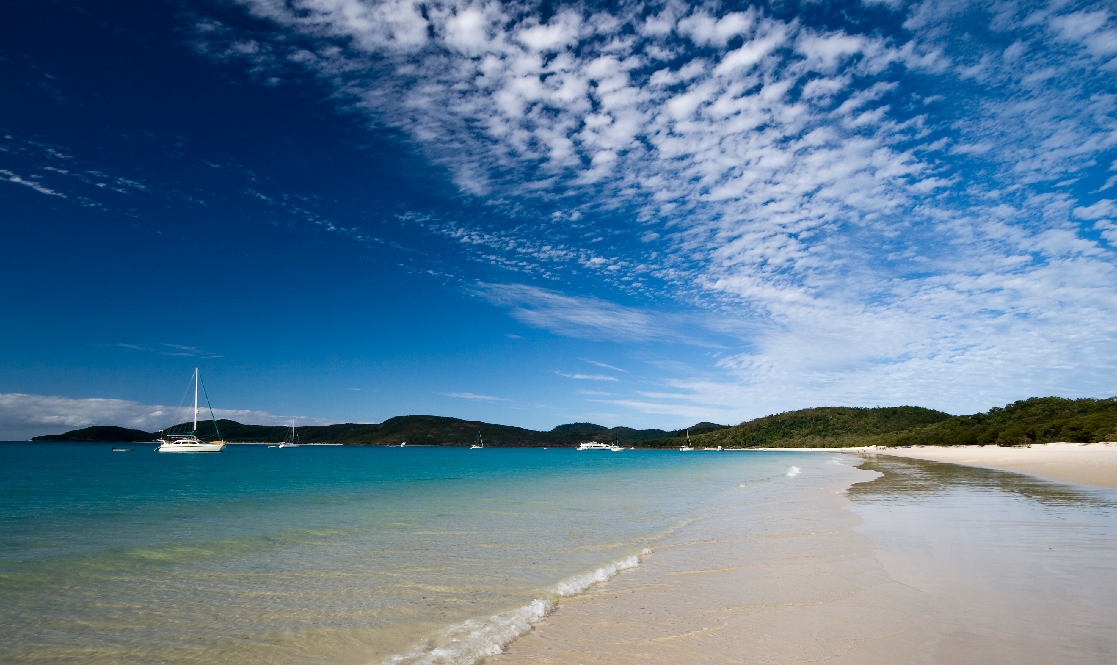 Australia_Whitsundays_WhiteHavenBeach_iStock_000014137091_HR-LQDFL1C4.jpg