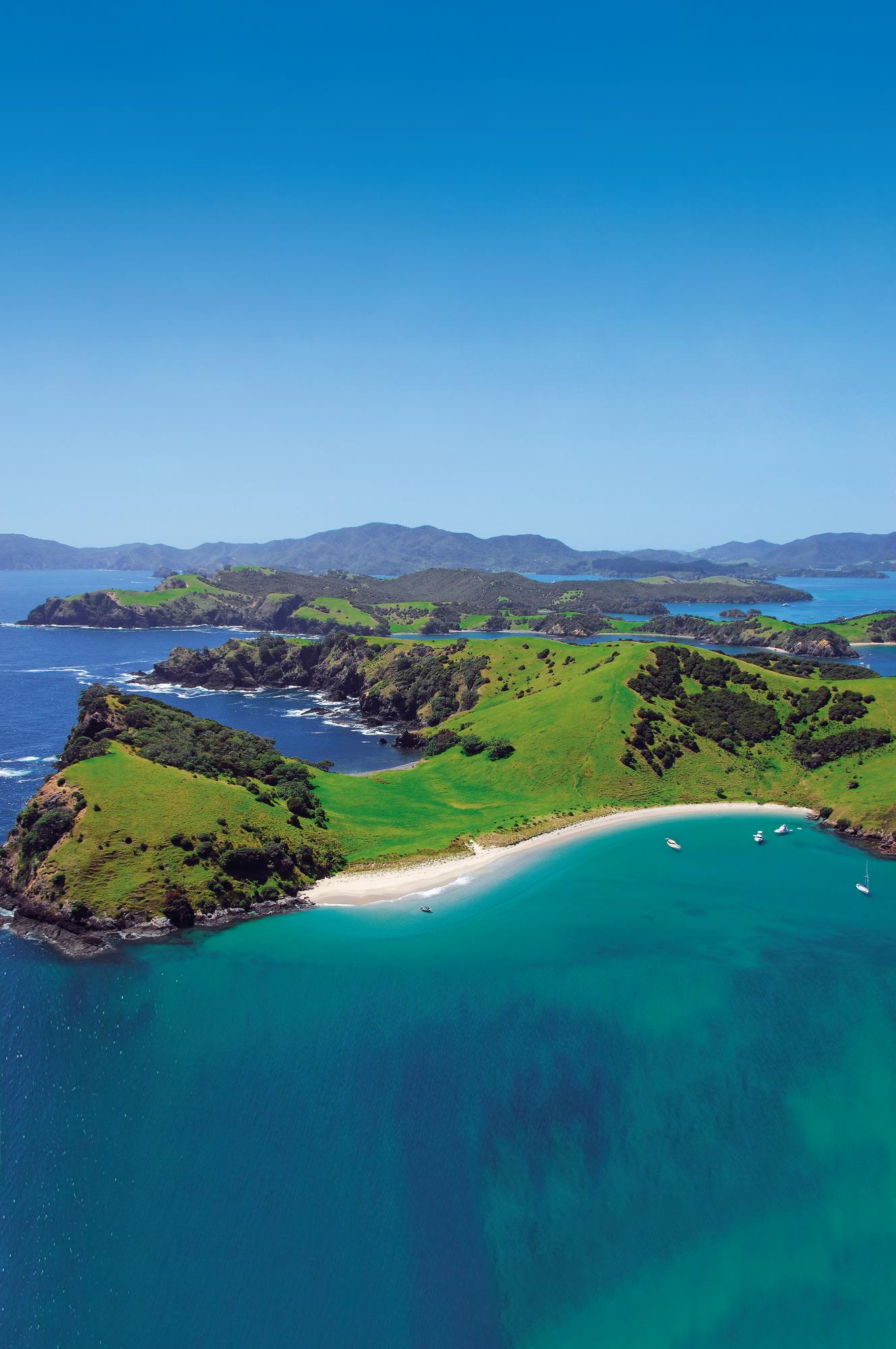 Embark on an unforgettable voyage to the enchanting Bay of Islands in New Zealand with Fraser Yachts. | Australasia, New Zealand, Bay of Islands, yacht charter | Fraser