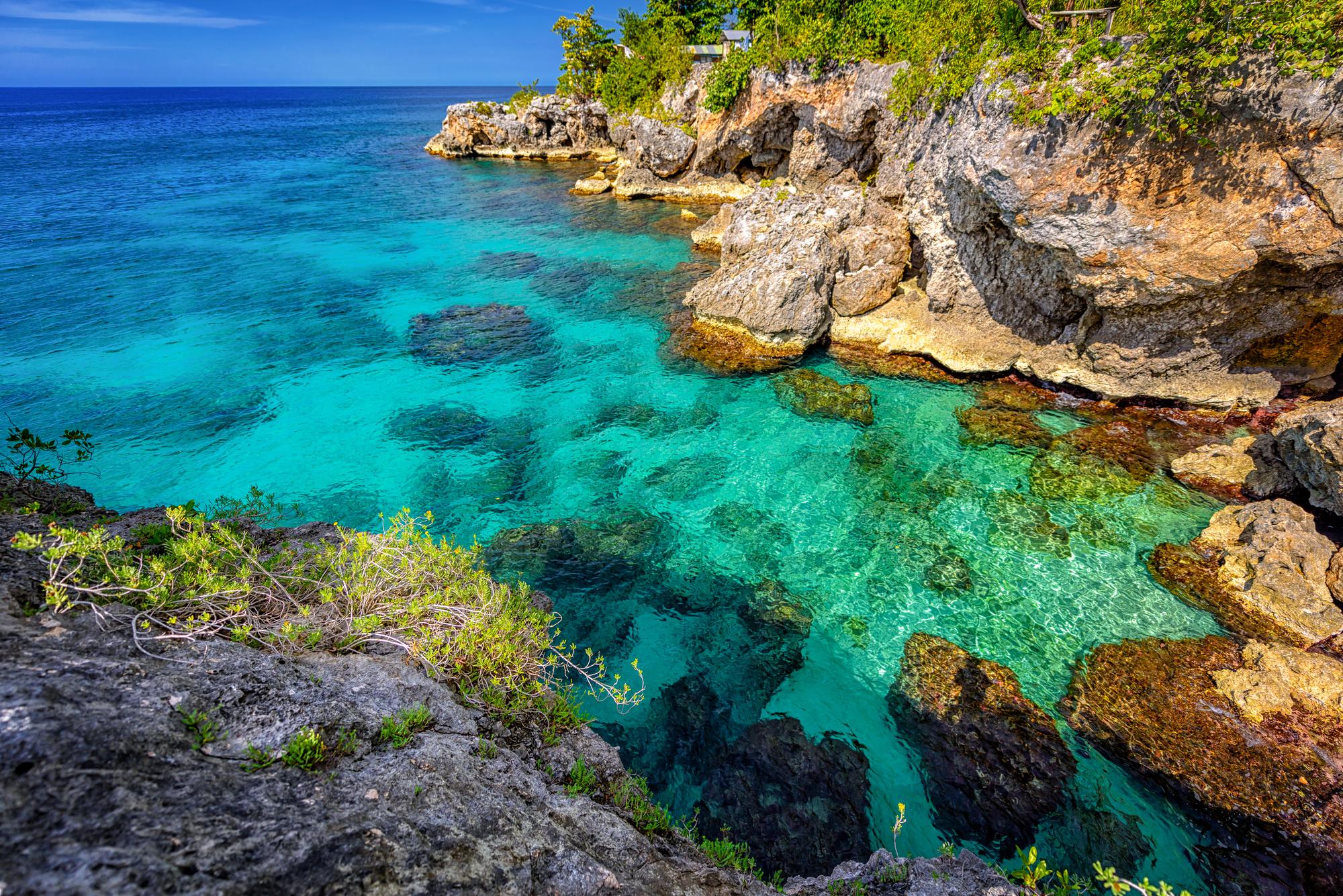 Discover the clear waters and stunning natural landscape of Negril, Jamaica, perfect for summer tourism and seaside exploration | Clear water, nature, ocean, landscape, summer, tourism, seascape, Negril | FRASER