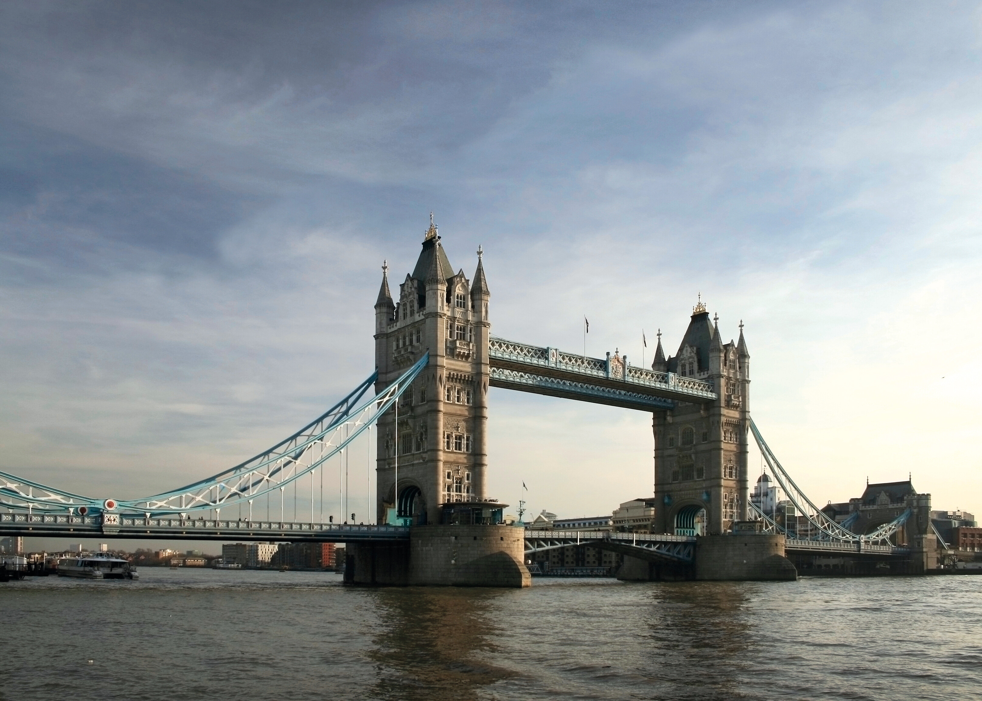UnitedKingdom_London_TowerBridge_iStock_89320873_CMYK_HR-FSYCSOjJ.jpg