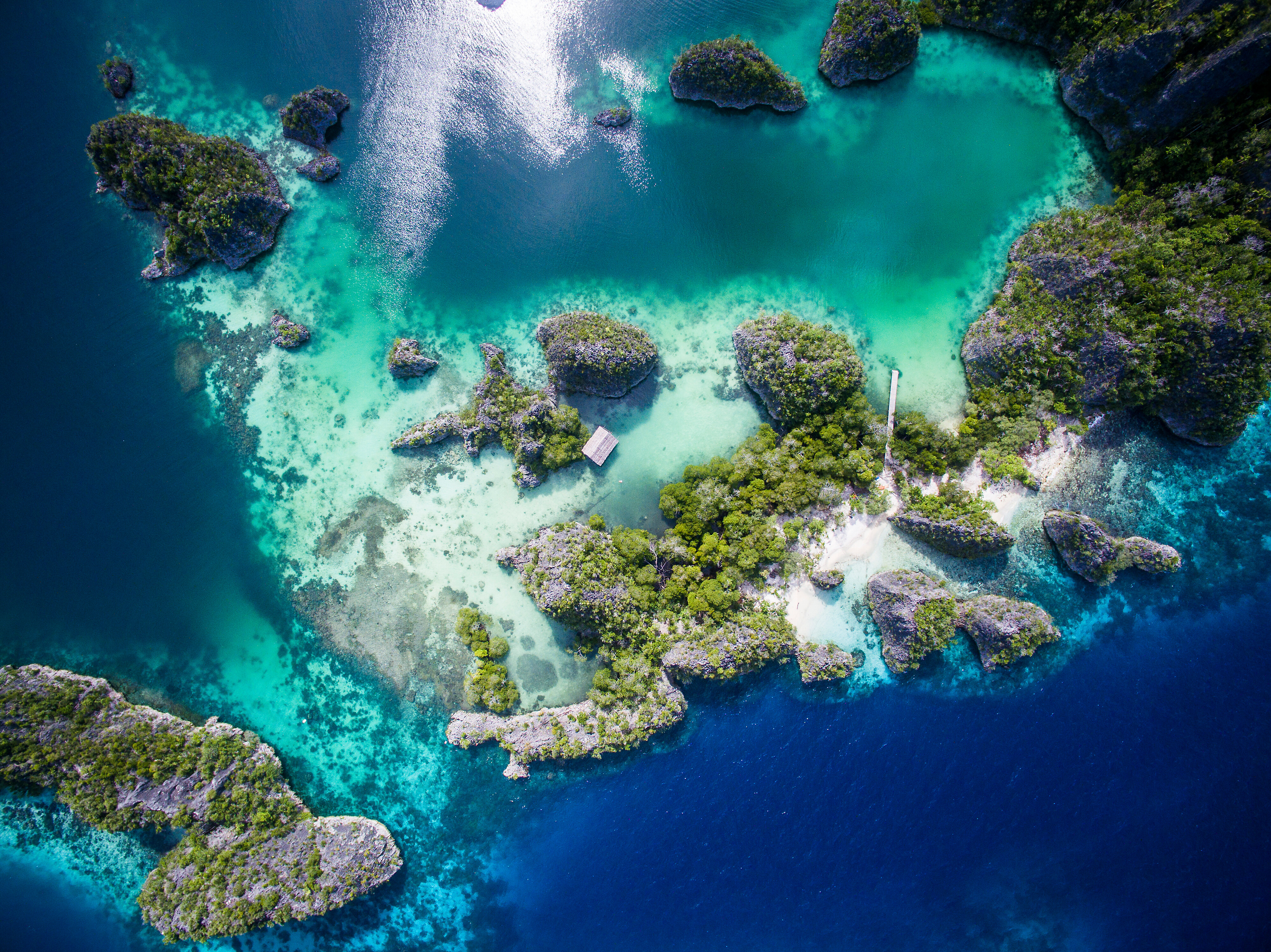 Indonesia_RajaAmpat_FamIsland_iStock-676790818_HR-yEhWvOlh.jpg