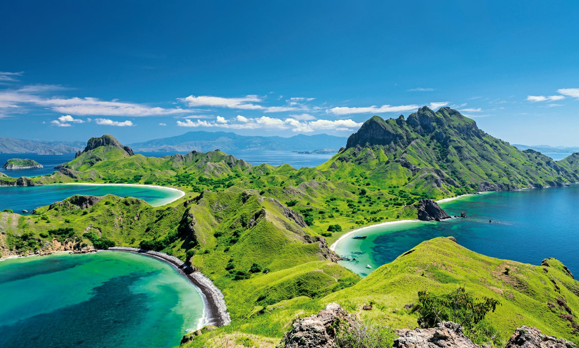 Embark on an adventure to Komodo National Park in Indonesia with Fraser Yachts. | Southeast Asia, Indonesia, Komodo National Park, yacht charter | Fraser