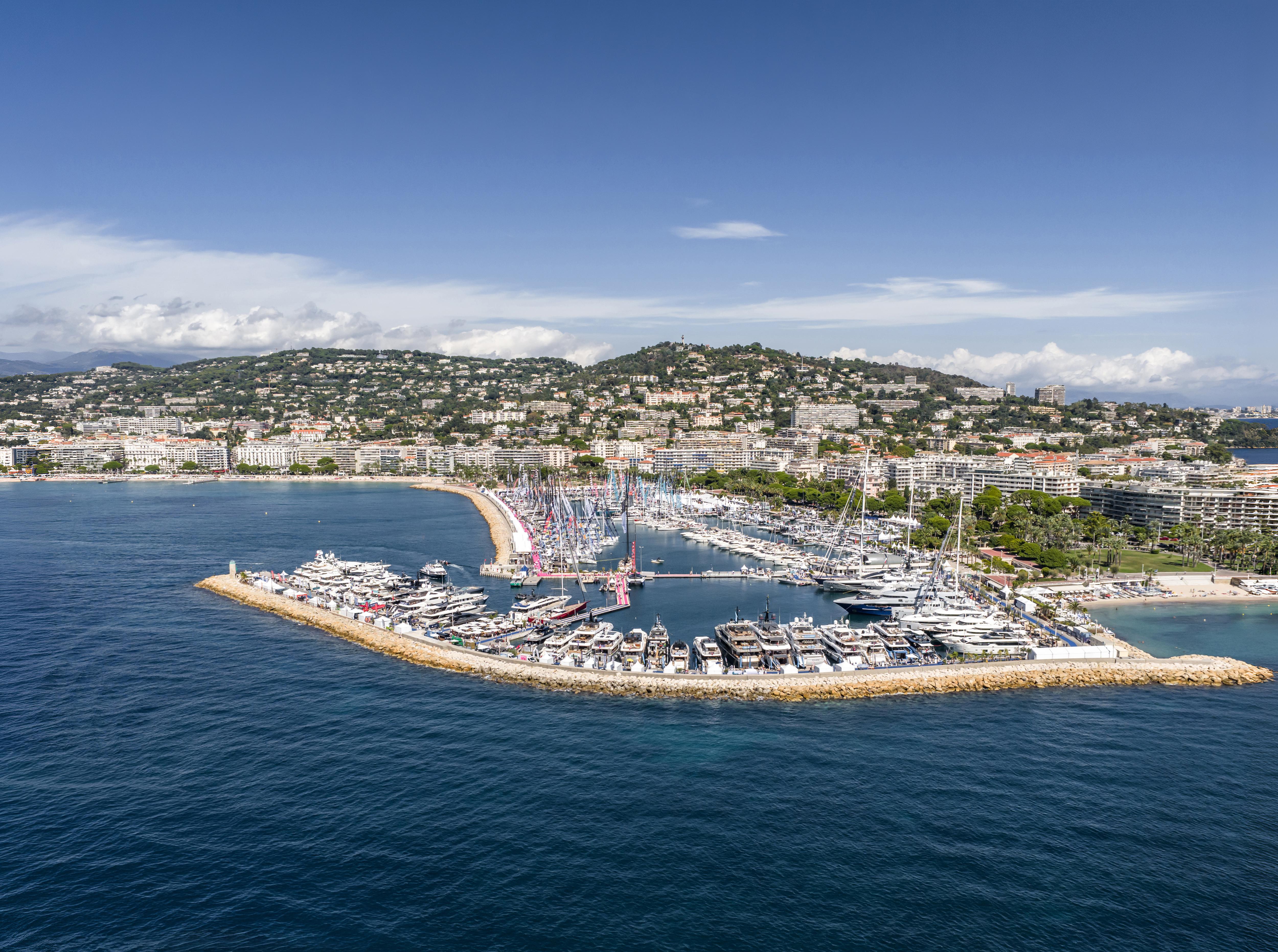 2025-09-17_Guy Fleury_Fraser Yachts_Drone shots harbour and Cannes-16-IB9w4pM7.jpg