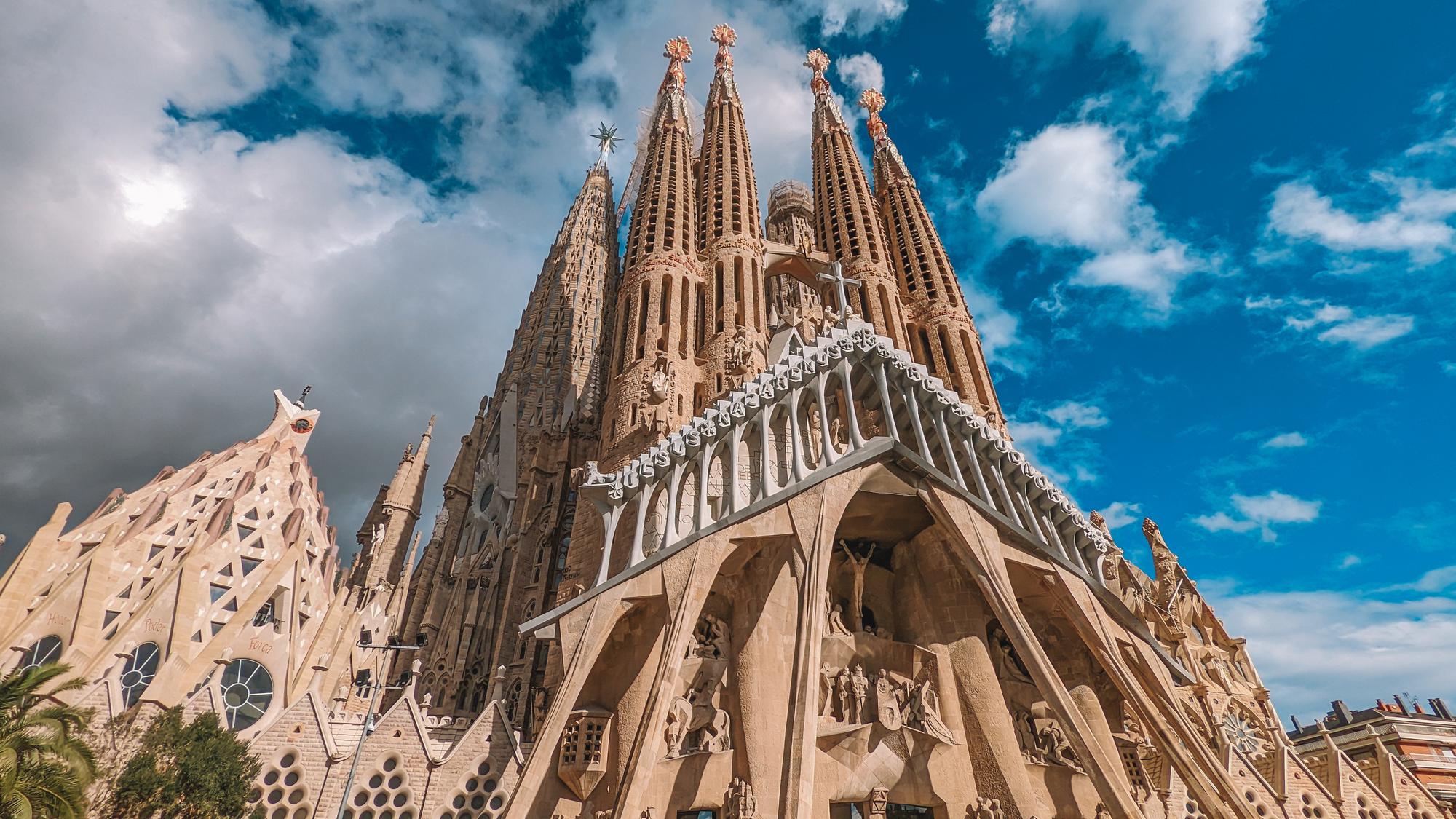 Discover the Sagrada Familia Cathedral in Barcelona, a testament to Catalonia's tourism allure and Gaudi's architectural brilliance | Sagrada Familia, tourism, Catalonia, Gaudi, Barcelona | Fraser