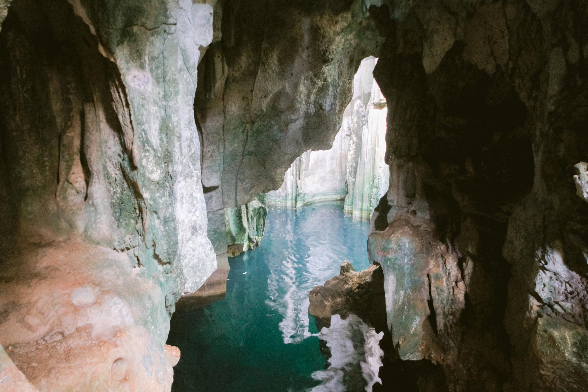 Experience the remarkable Sawa-i-Lau Caves in Fiji, showcasing fascinating geology and serene underground landscapes | Cave, Geology, Grotto, Stone, Underground, Travel | Fraser