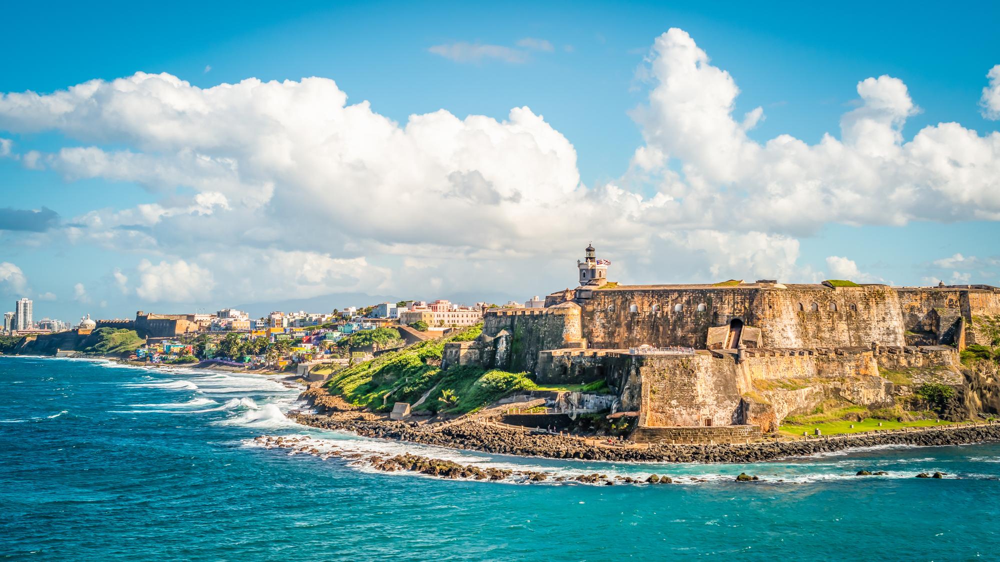 Discover the clear waters and stunning natural landscape of Negril, Jamaica, perfect for summer tourism and seaside exploration | Clear water, nature, ocean, landscape, summer, tourism, seascape, Negril | FRASER