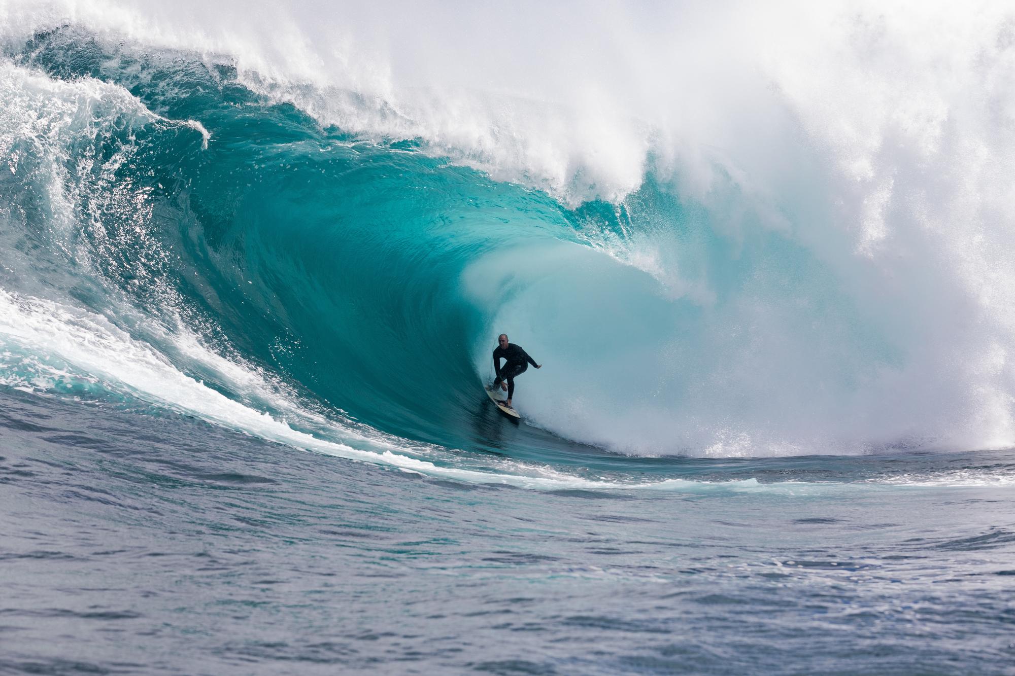 Shipstern Bluff Surfing: High-speed surfing with powerful waves, splash, and action at Sydney’s top surfing location | Shipstern Bluff, Powerful, Action, Splash, Speed, Surfboard, Wave | Fraser