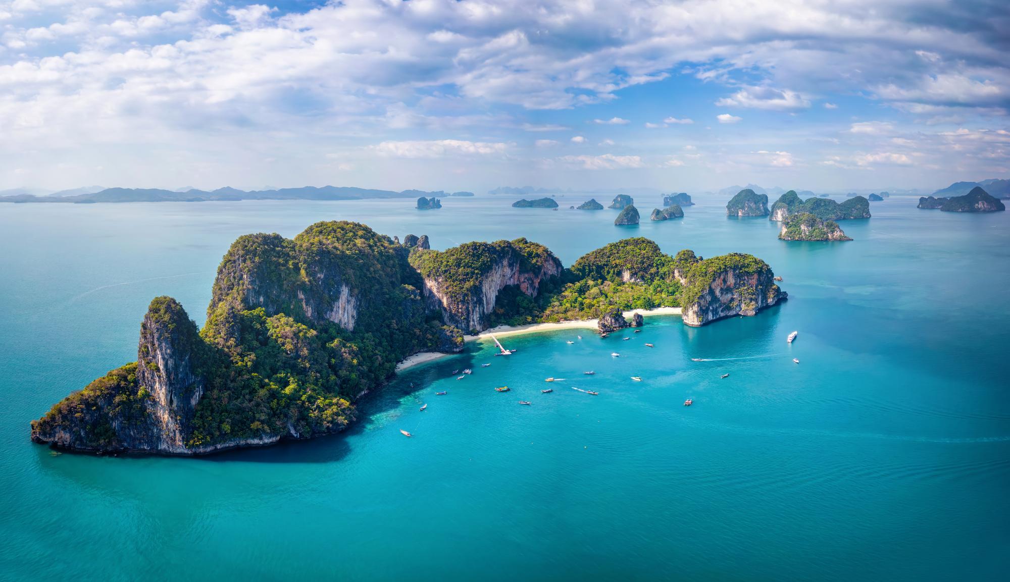 Discover the stunning Koh Hong Archipelago in Krabi, Thailand, with its tropical seascape and lush island nature | Island, nature, seascape, tropical, tourism, Krabi | Fraser