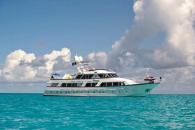 Family Fun and Luxury on a Bahamas Winter Charter on Board M/Y SUNSHINE. | Fraser Yachts