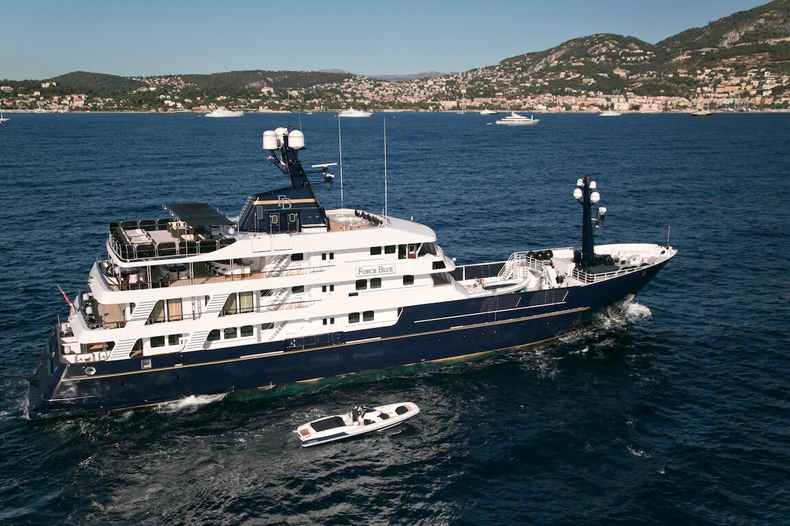 Experience Luxurious Comfort on M/Y FORCE BLUE | Fraser Yachts