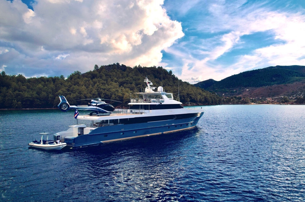 FLYING MANTA Joins the Fraser Sales Fleet | Fraser Yachts