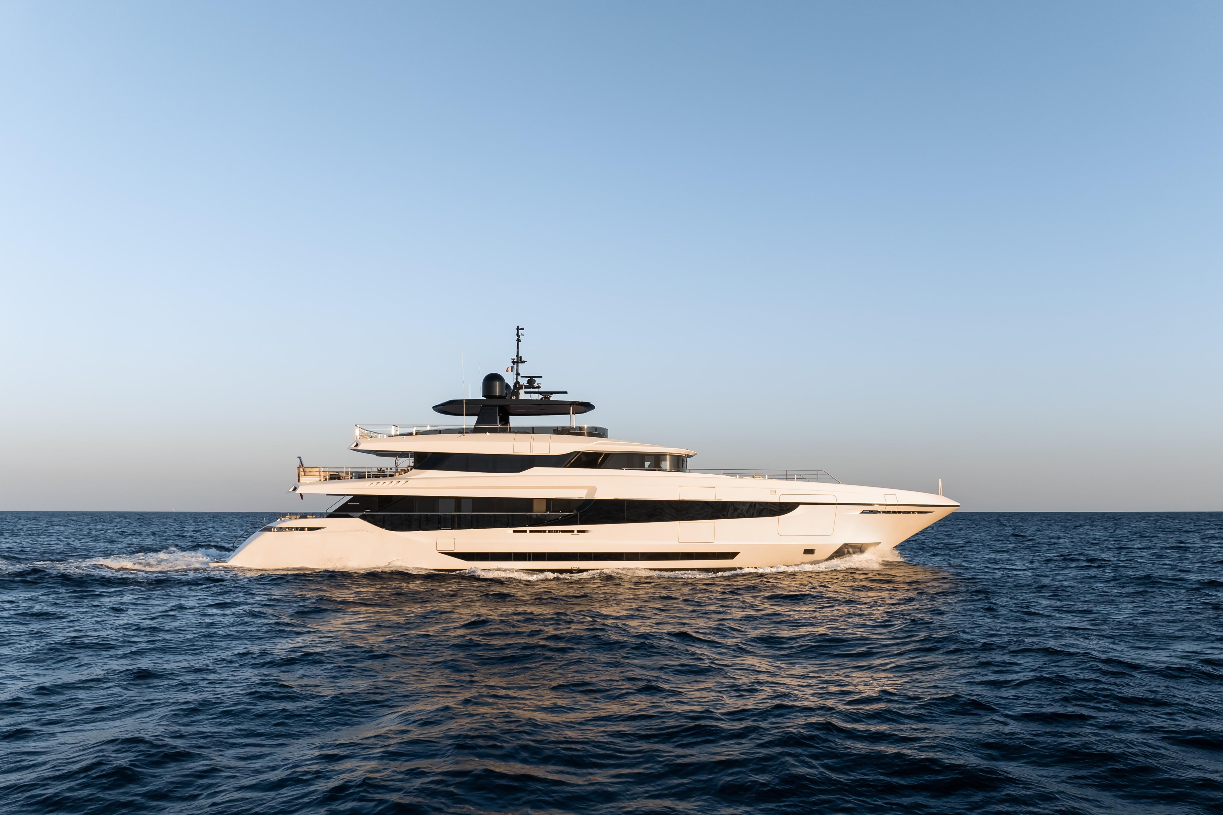 halara-yach-sold-in-house-by-fraser_fraseryachts-Nv1KBOHk.jpg